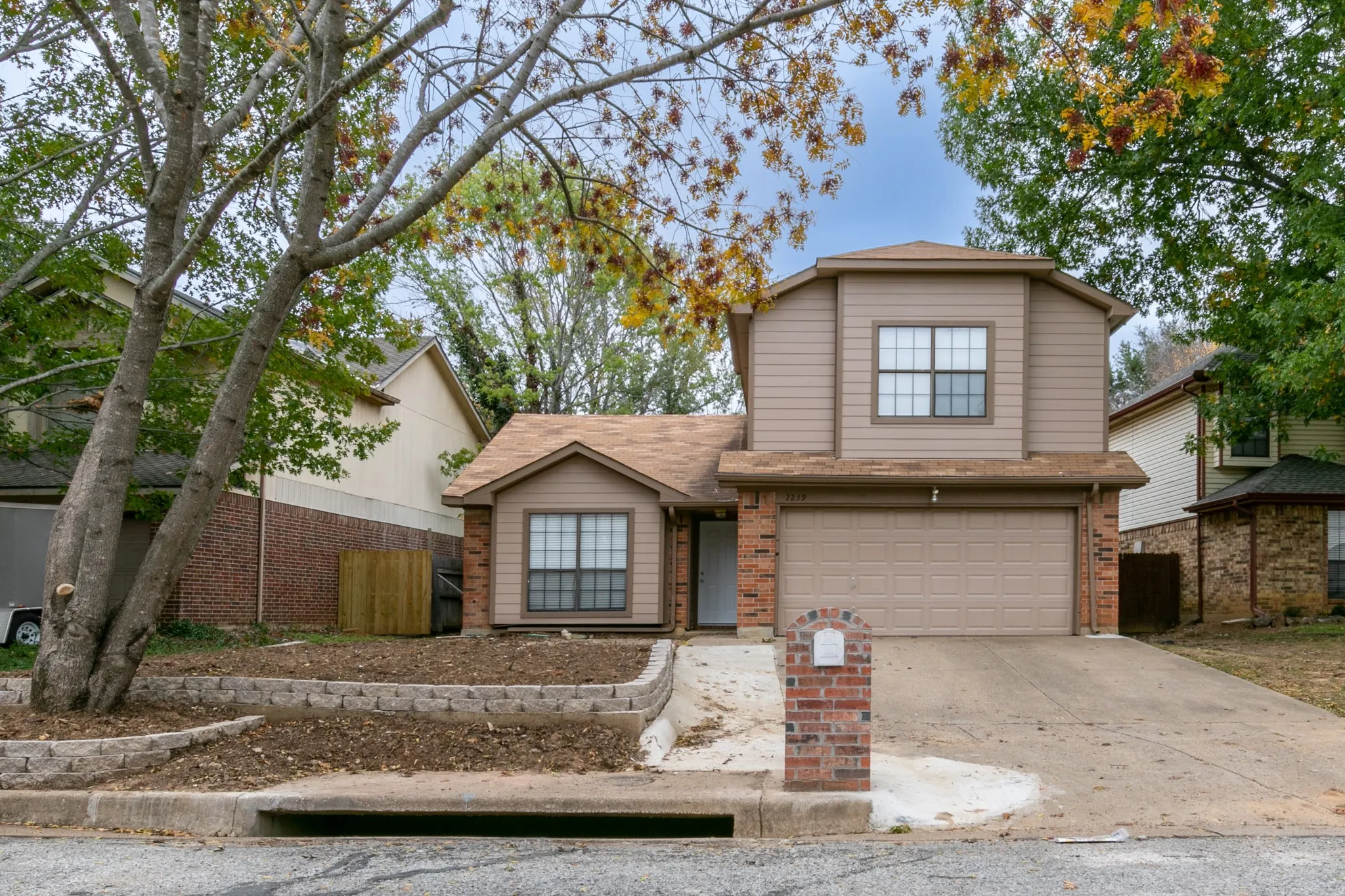 Single Family Residence For Rent in Tarrant County , 2239 Turf Club Drive, Arlington, Texas 76017, 3 Bedroom, 3 Bathroom, 2 Garage spaces, 1,635 Sqft, built in 1986, mls#21281196, Real Estate Agent in Arlington, Homes For Rent in Tarrant county, Homes For Rent in Arlington, Realtor in Arlington Texas, Real Estate Brokerage Independent Realty Texas, Luminita Cordes Realtor