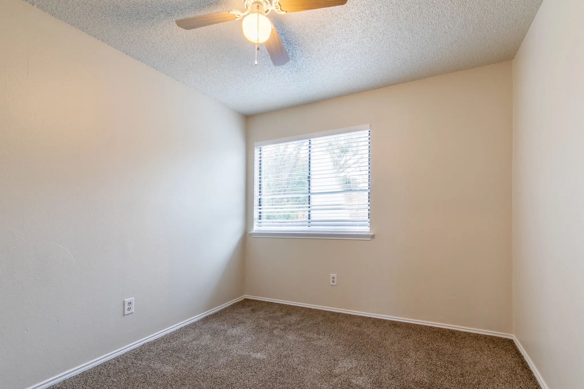 Single Family Residence For Rent in Tarrant County , 2239 Turf Club Drive, Arlington, Texas 76017, 3 Bedroom, 3 Bathroom, 2 Garage spaces, 1,635 Sqft, built in 1986, mls#21281196, Real Estate Agent in Arlington, Homes For Rent in Tarrant county, Homes For Rent in Arlington, Realtor in Arlington Texas, Real Estate Brokerage Independent Realty Texas, Luminita Cordes Realtor