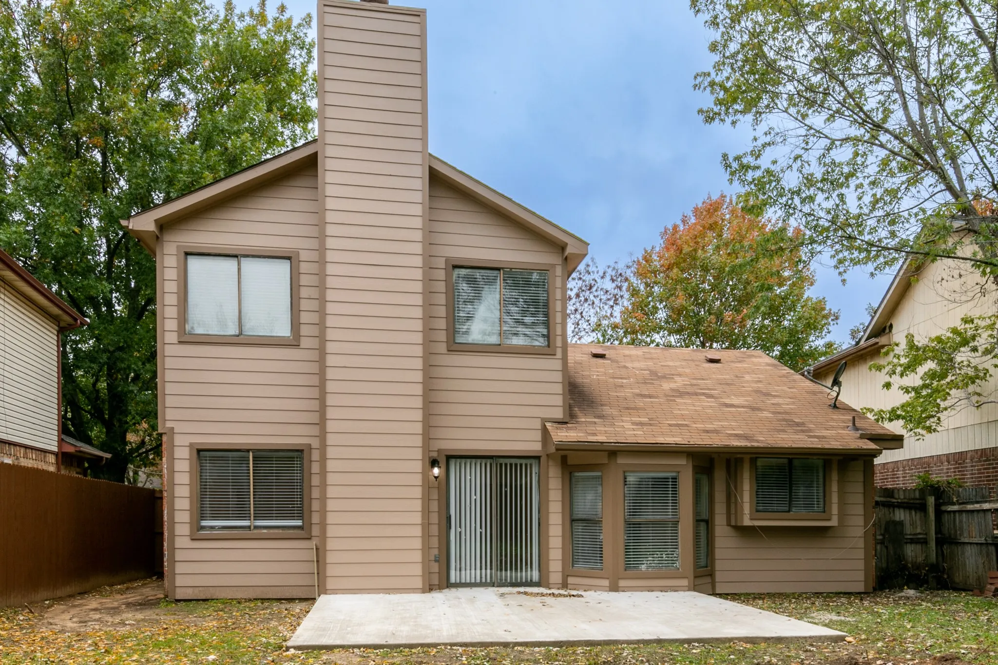 Single Family Residence For Rent in Tarrant County , 2239 Turf Club Drive, Arlington, Texas 76017, 3 Bedroom, 3 Bathroom, 2 Garage spaces, 1,635 Sqft, built in 1986, mls#21281196, Real Estate Agent in Arlington, Homes For Rent in Tarrant county, Homes For Rent in Arlington, Realtor in Arlington Texas, Real Estate Brokerage Independent Realty Texas, Luminita Cordes Realtor