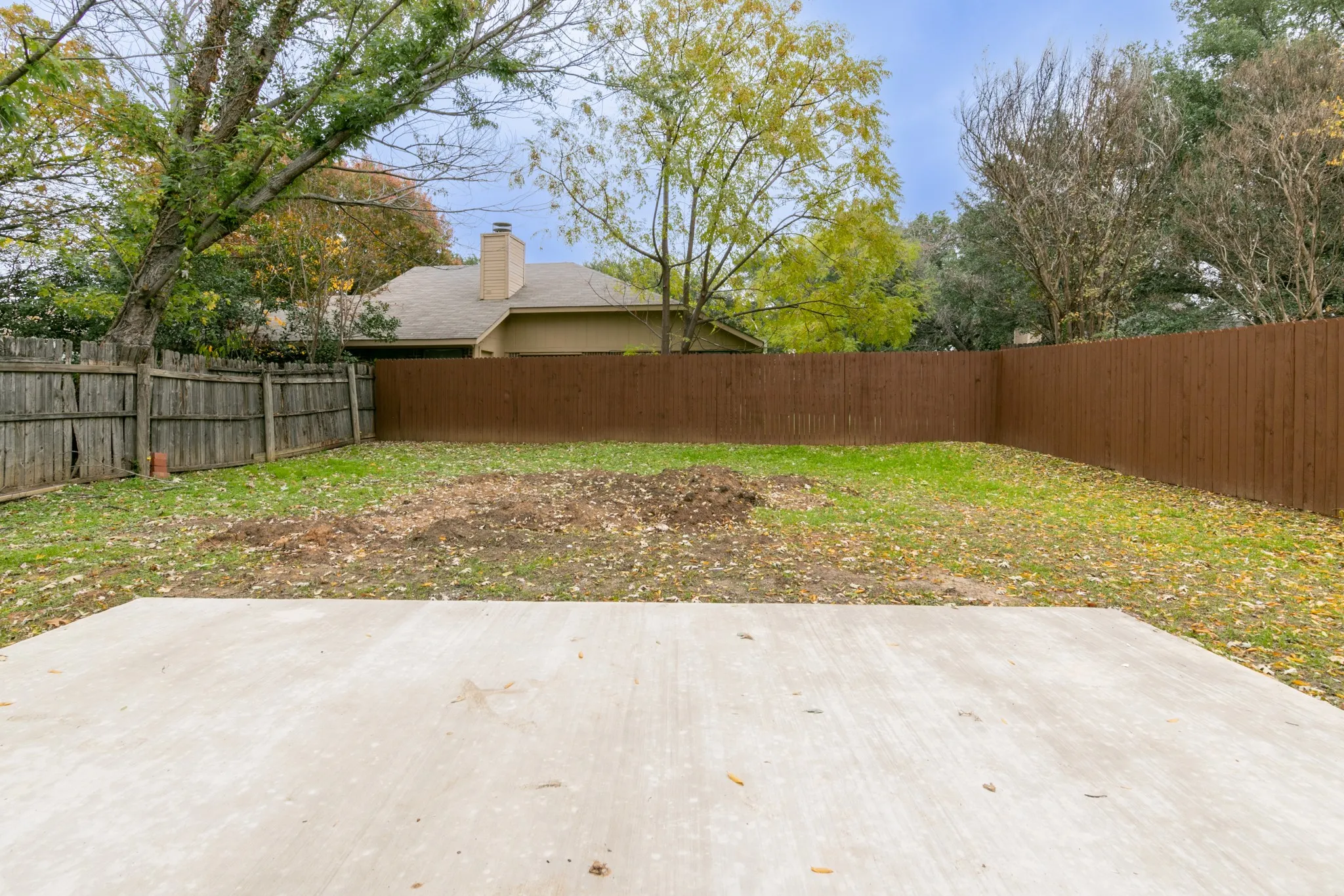 Single Family Residence For Rent in Tarrant County , 2239 Turf Club Drive, Arlington, Texas 76017, 3 Bedroom, 3 Bathroom, 2 Garage spaces, 1,635 Sqft, built in 1986, mls#21281196, Real Estate Agent in Arlington, Homes For Rent in Tarrant county, Homes For Rent in Arlington, Realtor in Arlington Texas, Real Estate Brokerage Independent Realty Texas, Luminita Cordes Realtor