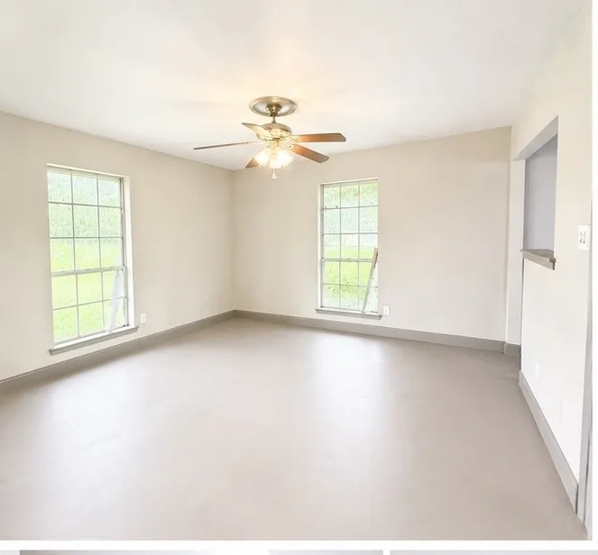 Single Family Residence For Sale in Van Zandt County , 206 N Main Street, Edgewood, Texas 75117, 3 Bedrooms, 2 Bathrooms, 3 Garage spaces, 1,636 Sqft, built in 1970, Price $269,000, mls#21266463, Real Estate Agent in Edgewood, Homes For Sale in Van Zandt county, Homes For Sale in Edgewood, Realtor in Edgewood Texas, Real Estate Brokerage Independent Realty Texas, Luminita Cordes Realtor