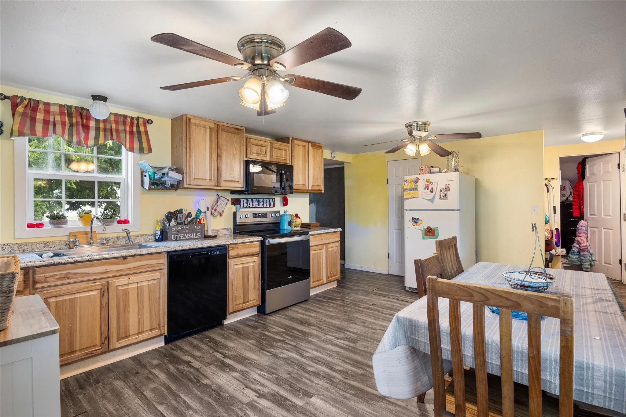Manufactured Home For Sale in Somervell County , 1274 County Road 2019 B, Glen Rose, Texas 76043, 4 Bedroom, 2 Bathroom, Garage spaces, 2,800 Sqft, built in 0, mls#21253634, Real Estate Agent in Glen Rose, Homes For Sale in Somervell county, Homes For Sale in Glen Rose, Realtor in Glen Rose Texas, Real Estate Brokerage Independent Realty Texas, Luminita Cordes Realtor