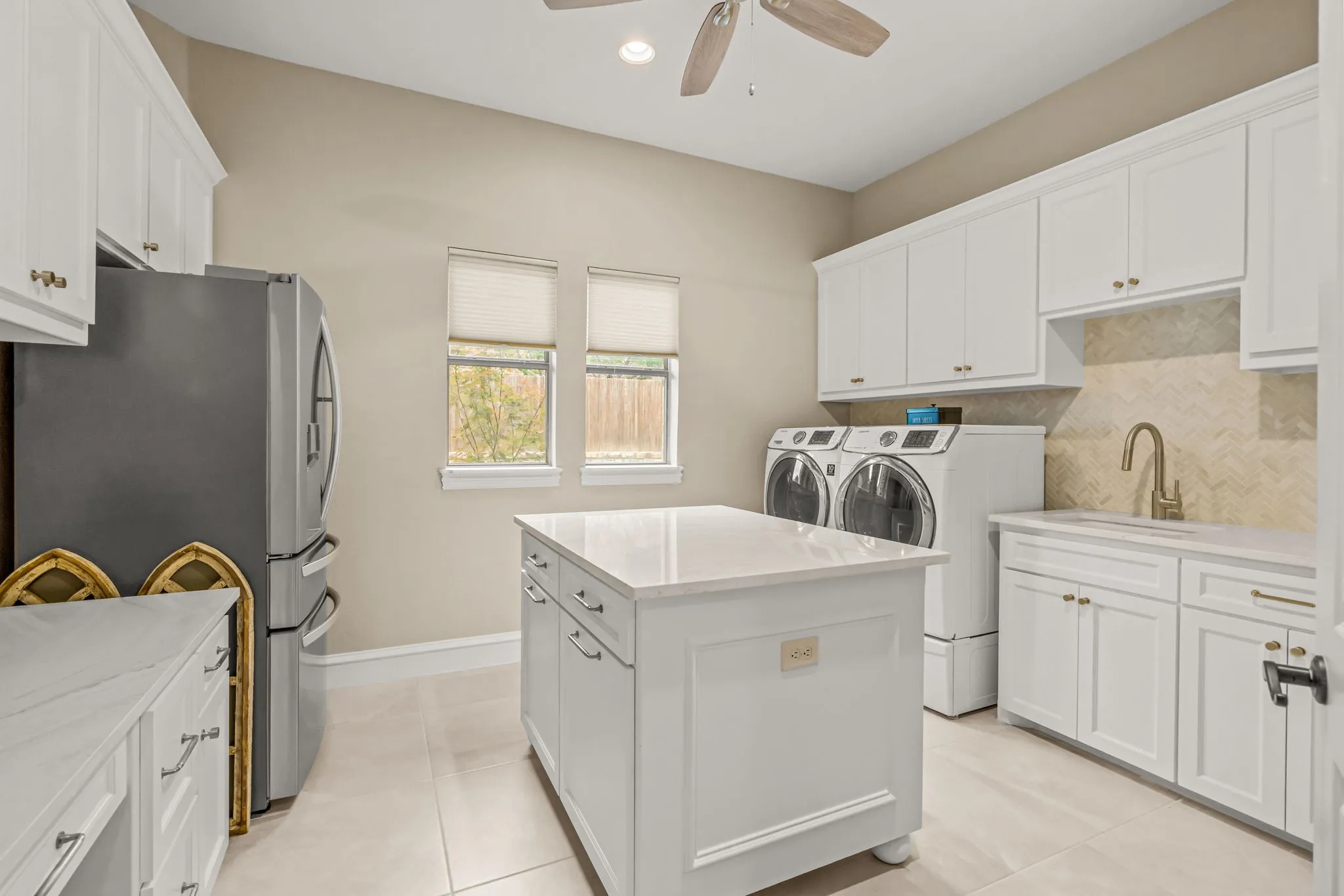 Single Family Residence For Sale in Tarrant County , 324 Oak Pointe Lane, Southlake, Texas 76092, 5 Bedroom, 6 Bathroom, 4 Garage spaces, 5,757 Sqft, built in 2005, mls#21259508, Real Estate Agent in Southlake, Homes For Sale in Tarrant county, Homes For Sale in Southlake, Realtor in Southlake Texas, Real Estate Brokerage Independent Realty Texas, Luminita Cordes Realtor