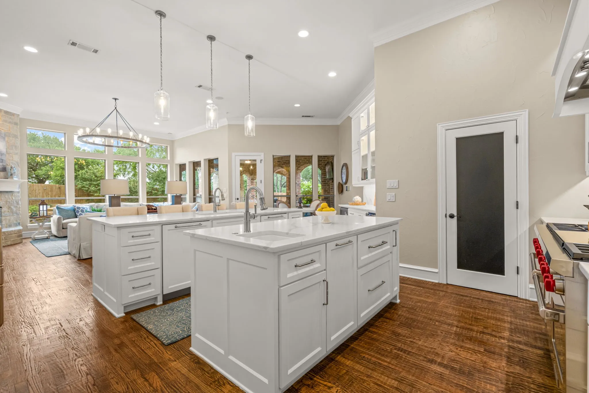 Single Family Residence For Sale in Tarrant County , 324 Oak Pointe Lane, Southlake, Texas 76092, 5 Bedroom, 6 Bathroom, 4 Garage spaces, 5,757 Sqft, built in 2005, mls#21259508, Real Estate Agent in Southlake, Homes For Sale in Tarrant county, Homes For Sale in Southlake, Realtor in Southlake Texas, Real Estate Brokerage Independent Realty Texas, Luminita Cordes Realtor