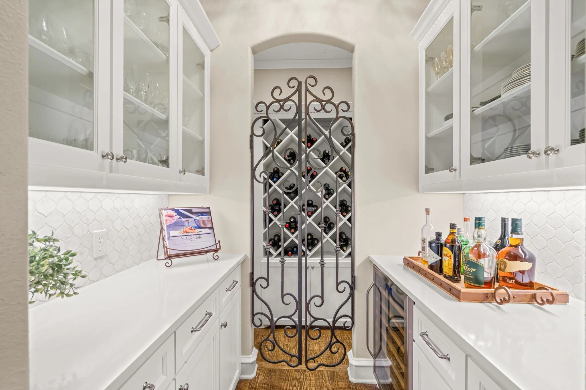 Single Family Residence For Sale in Tarrant County , 324 Oak Pointe Lane, Southlake, Texas 76092, 5 Bedroom, 6 Bathroom, 4 Garage spaces, 5,757 Sqft, built in 2005, mls#21259508, Real Estate Agent in Southlake, Homes For Sale in Tarrant county, Homes For Sale in Southlake, Realtor in Southlake Texas, Real Estate Brokerage Independent Realty Texas, Luminita Cordes Realtor