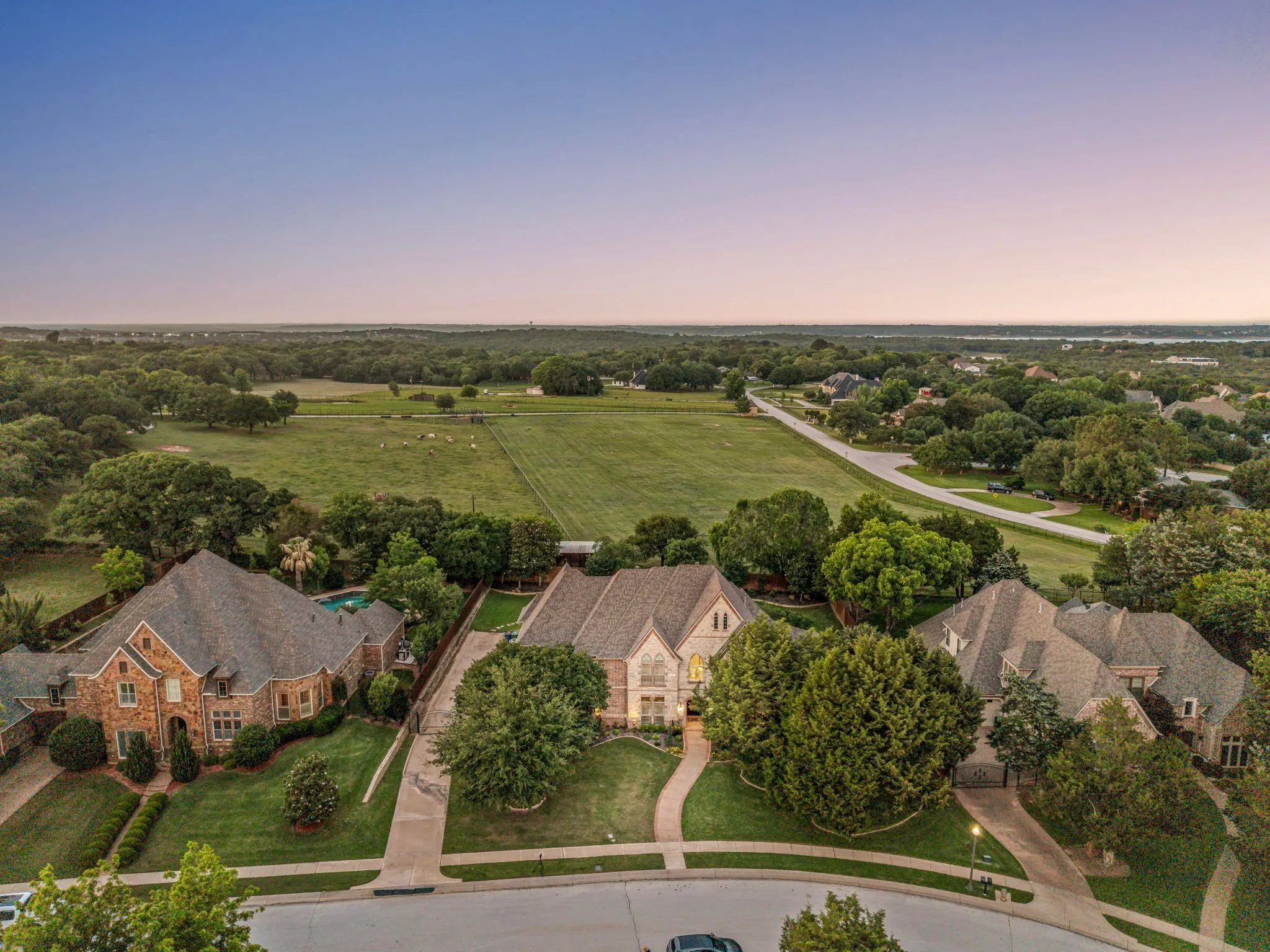Single Family Residence For Sale in Tarrant County , 324 Oak Pointe Lane, Southlake, Texas 76092, 5 Bedroom, 6 Bathroom, 4 Garage spaces, 5,757 Sqft, built in 2005, mls#21259508, Real Estate Agent in Southlake, Homes For Sale in Tarrant county, Homes For Sale in Southlake, Realtor in Southlake Texas, Real Estate Brokerage Independent Realty Texas, Luminita Cordes Realtor