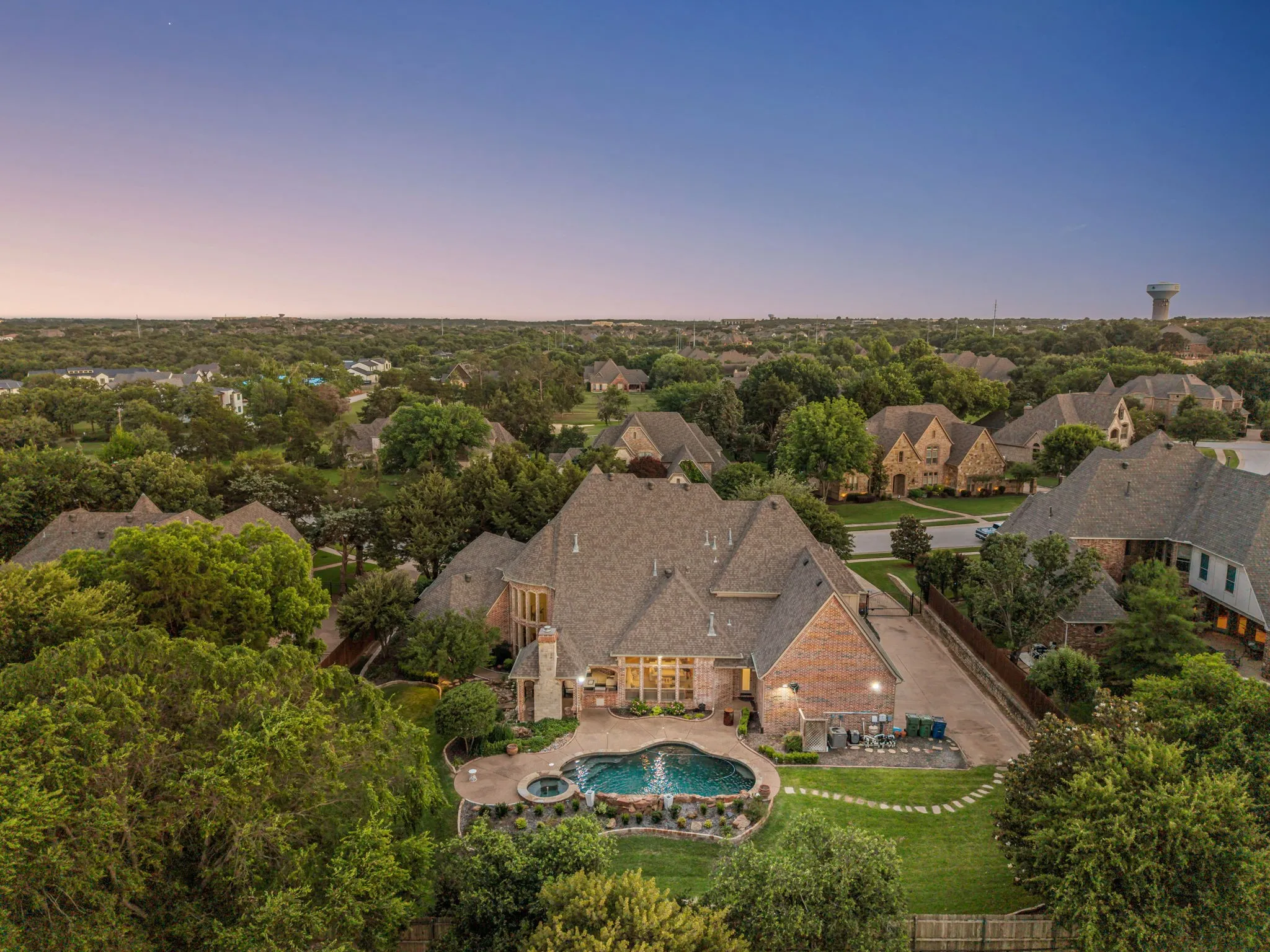Single Family Residence For Sale in Tarrant County , 324 Oak Pointe Lane, Southlake, Texas 76092, 5 Bedroom, 6 Bathroom, 4 Garage spaces, 5,757 Sqft, built in 2005, mls#21259508, Real Estate Agent in Southlake, Homes For Sale in Tarrant county, Homes For Sale in Southlake, Realtor in Southlake Texas, Real Estate Brokerage Independent Realty Texas, Luminita Cordes Realtor