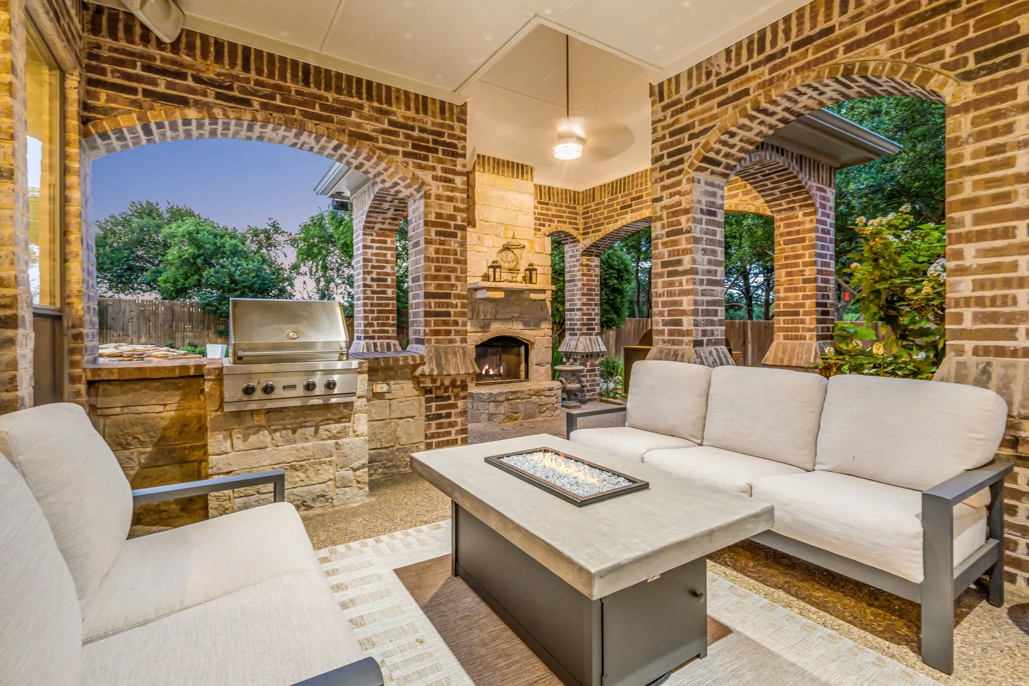 Single Family Residence For Sale in Tarrant County , 324 Oak Pointe Lane, Southlake, Texas 76092, 5 Bedroom, 6 Bathroom, 4 Garage spaces, 5,757 Sqft, built in 2005, mls#21259508, Real Estate Agent in Southlake, Homes For Sale in Tarrant county, Homes For Sale in Southlake, Realtor in Southlake Texas, Real Estate Brokerage Independent Realty Texas, Luminita Cordes Realtor