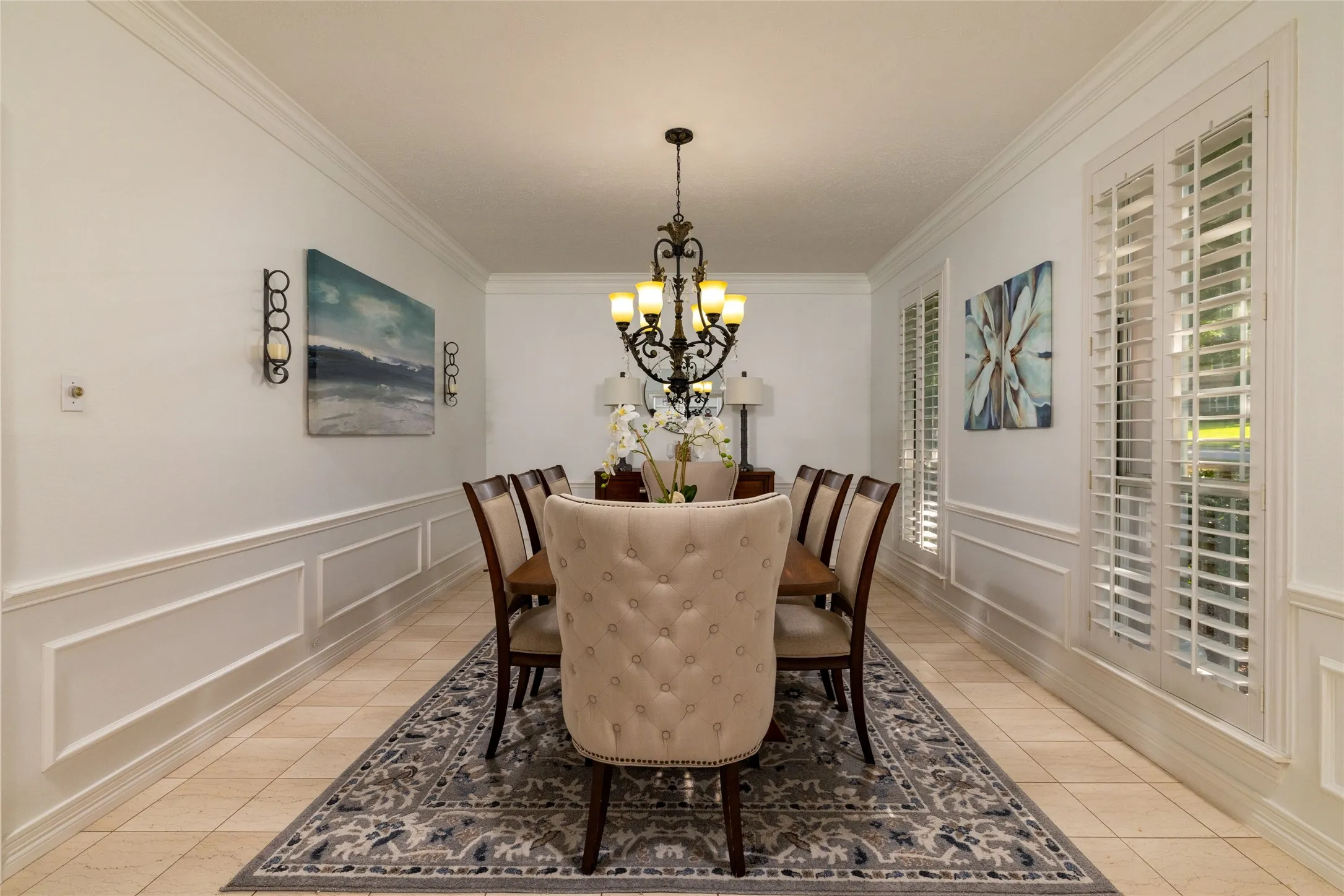 A HUGE formal dining that can accomodate the largest dinner party