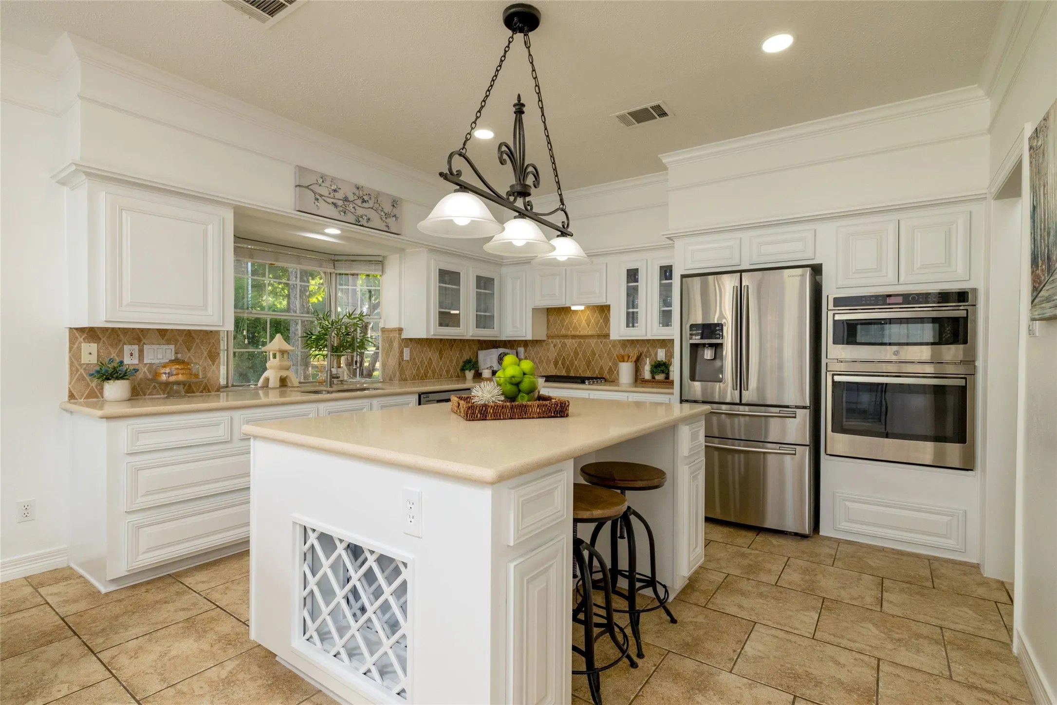 New convection oven/microwave combo and gas cooktop in 2026.