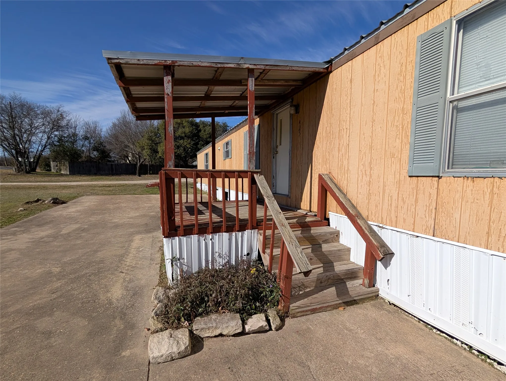 Mobile Home For Sale in Ellis County , 425 State Highway 34 SW, Italy, Texas 76651, 3 Bedroom, 2 Bathroom, Garage spaces, 1,215 Sqft, built in 2001, mls#21281255, Real Estate Agent in Italy, Homes For Sale in Ellis county, Homes For Sale in Italy, Realtor in Italy Texas, Real Estate Brokerage Independent Realty Texas, Luminita Cordes Realtor