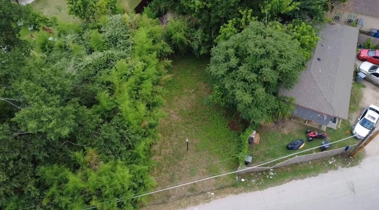 Unimproved Land For Sale in Dallas County , 4011 S Trunk Avenue, Dallas, Texas 75215, 0, 0, Garage spaces, 0 Sqft, built in 0, Price $80,000, mls#21281267, Real Estate Agent in Dallas, Homes For Sale in Dallas county, Homes For Sale in Dallas, Realtor in Dallas Texas, Real Estate Brokerage Independent Realty Texas, Luminita Cordes Realtor
