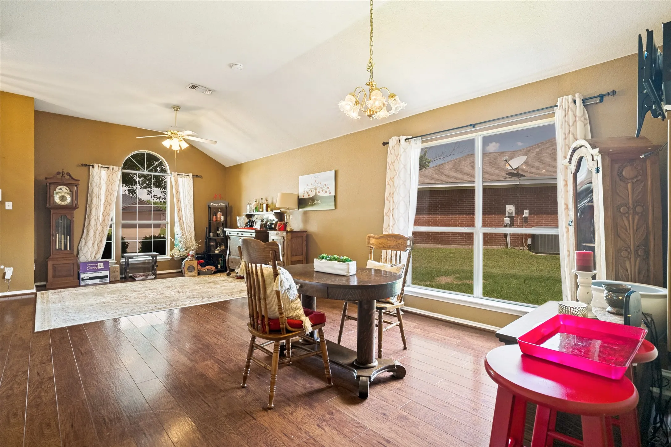 Single Family Residence For Sale in Johnson County , 1005 Darren Drive, Burleson, Texas 76028, 4 Bedroom, 2 Bathroom, 2 Garage spaces, 1,909 Sqft, built in 1999, mls#21281296, Real Estate Agent in Burleson, Homes For Sale in Johnson county, Homes For Sale in Burleson, Realtor in Burleson Texas, Real Estate Brokerage Independent Realty Texas, Luminita Cordes Realtor