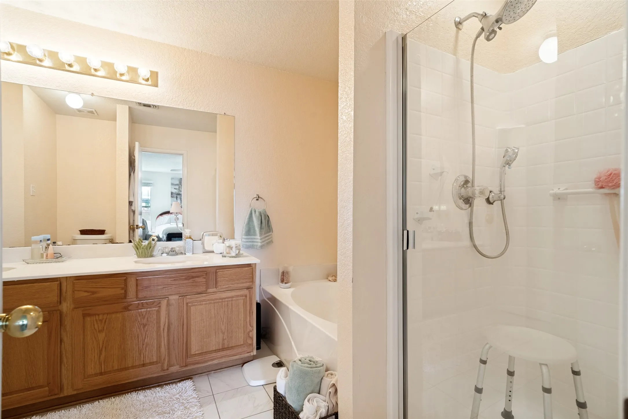 Single Family Residence For Sale in Johnson County , 1005 Darren Drive, Burleson, Texas 76028, 4 Bedroom, 2 Bathroom, 2 Garage spaces, 1,909 Sqft, built in 1999, mls#21281296, Real Estate Agent in Burleson, Homes For Sale in Johnson county, Homes For Sale in Burleson, Realtor in Burleson Texas, Real Estate Brokerage Independent Realty Texas, Luminita Cordes Realtor