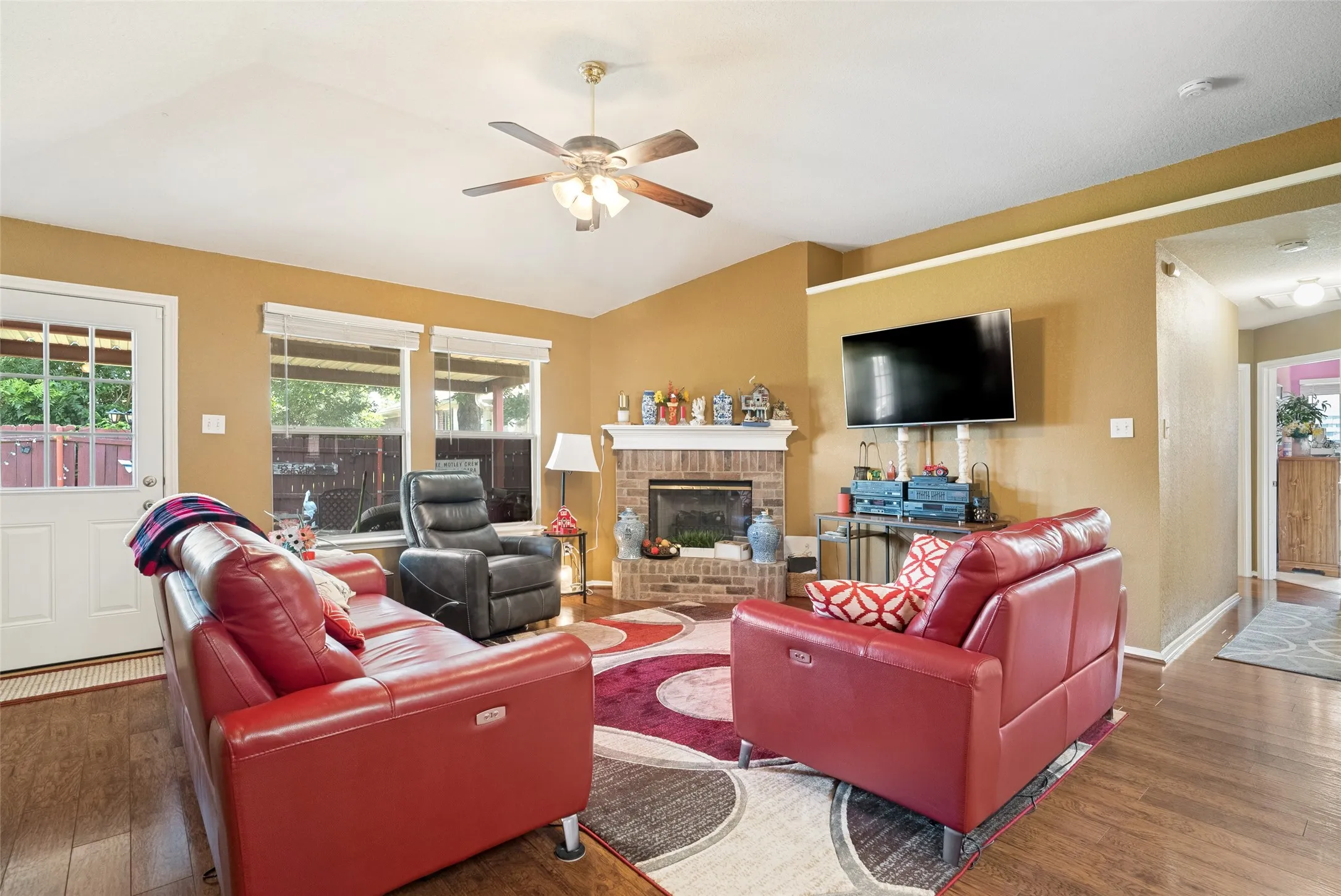 Single Family Residence For Sale in Johnson County , 1005 Darren Drive, Burleson, Texas 76028, 4 Bedroom, 2 Bathroom, 2 Garage spaces, 1,909 Sqft, built in 1999, mls#21281296, Real Estate Agent in Burleson, Homes For Sale in Johnson county, Homes For Sale in Burleson, Realtor in Burleson Texas, Real Estate Brokerage Independent Realty Texas, Luminita Cordes Realtor