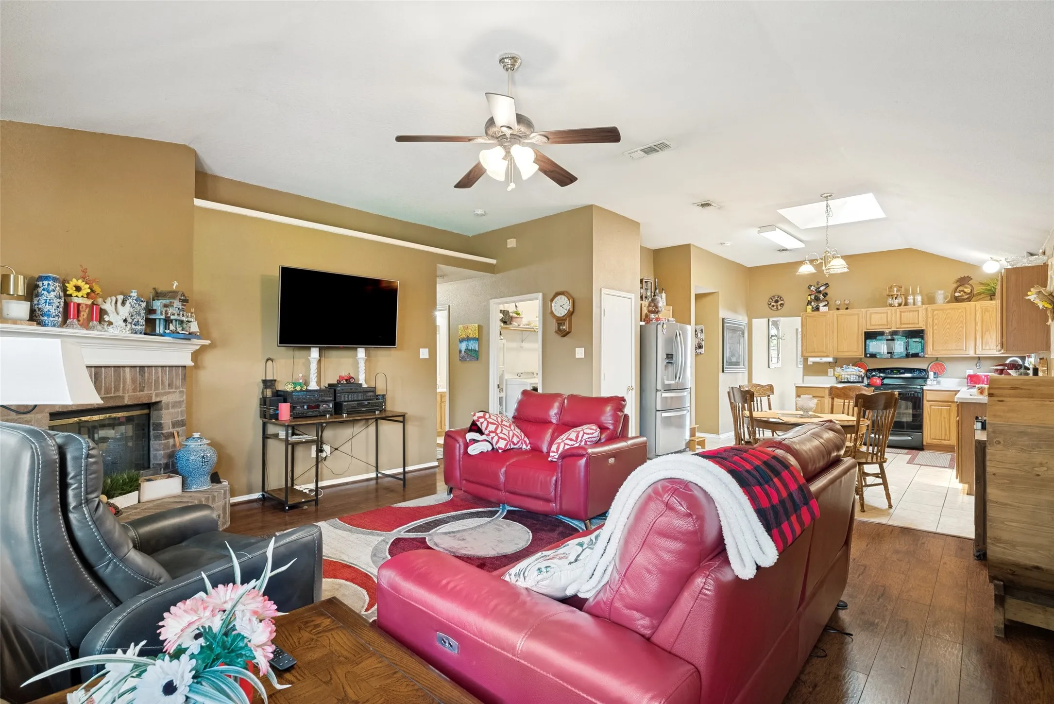Single Family Residence For Sale in Johnson County , 1005 Darren Drive, Burleson, Texas 76028, 4 Bedroom, 2 Bathroom, 2 Garage spaces, 1,909 Sqft, built in 1999, mls#21281296, Real Estate Agent in Burleson, Homes For Sale in Johnson county, Homes For Sale in Burleson, Realtor in Burleson Texas, Real Estate Brokerage Independent Realty Texas, Luminita Cordes Realtor