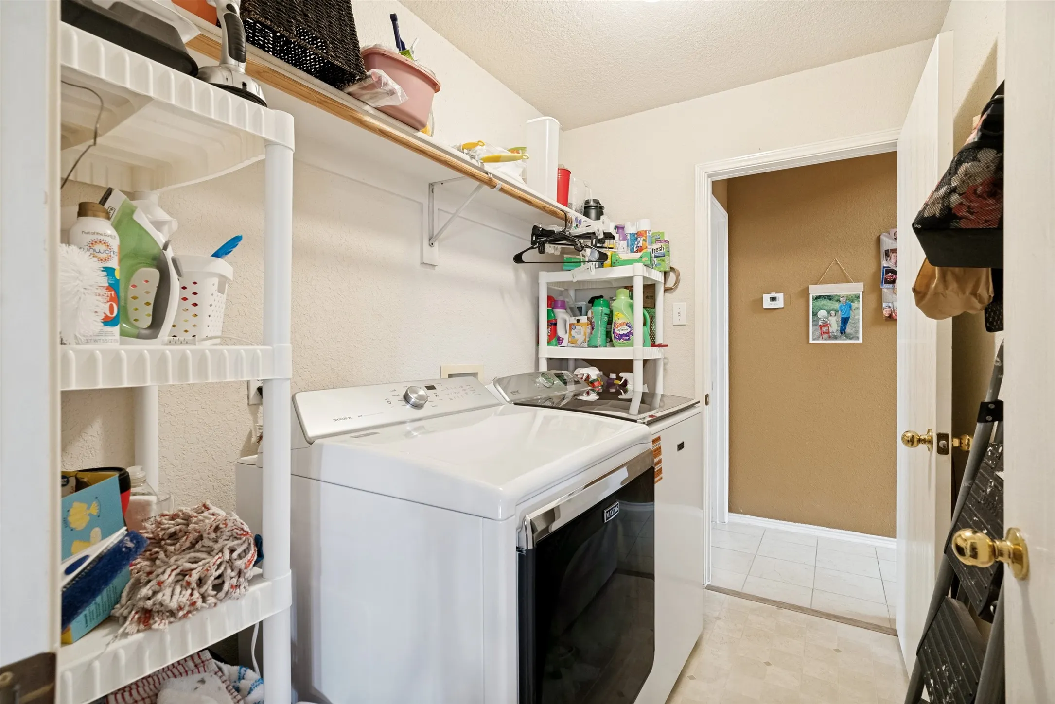 Single Family Residence For Sale in Johnson County , 1005 Darren Drive, Burleson, Texas 76028, 4 Bedroom, 2 Bathroom, 2 Garage spaces, 1,909 Sqft, built in 1999, mls#21281296, Real Estate Agent in Burleson, Homes For Sale in Johnson county, Homes For Sale in Burleson, Realtor in Burleson Texas, Real Estate Brokerage Independent Realty Texas, Luminita Cordes Realtor