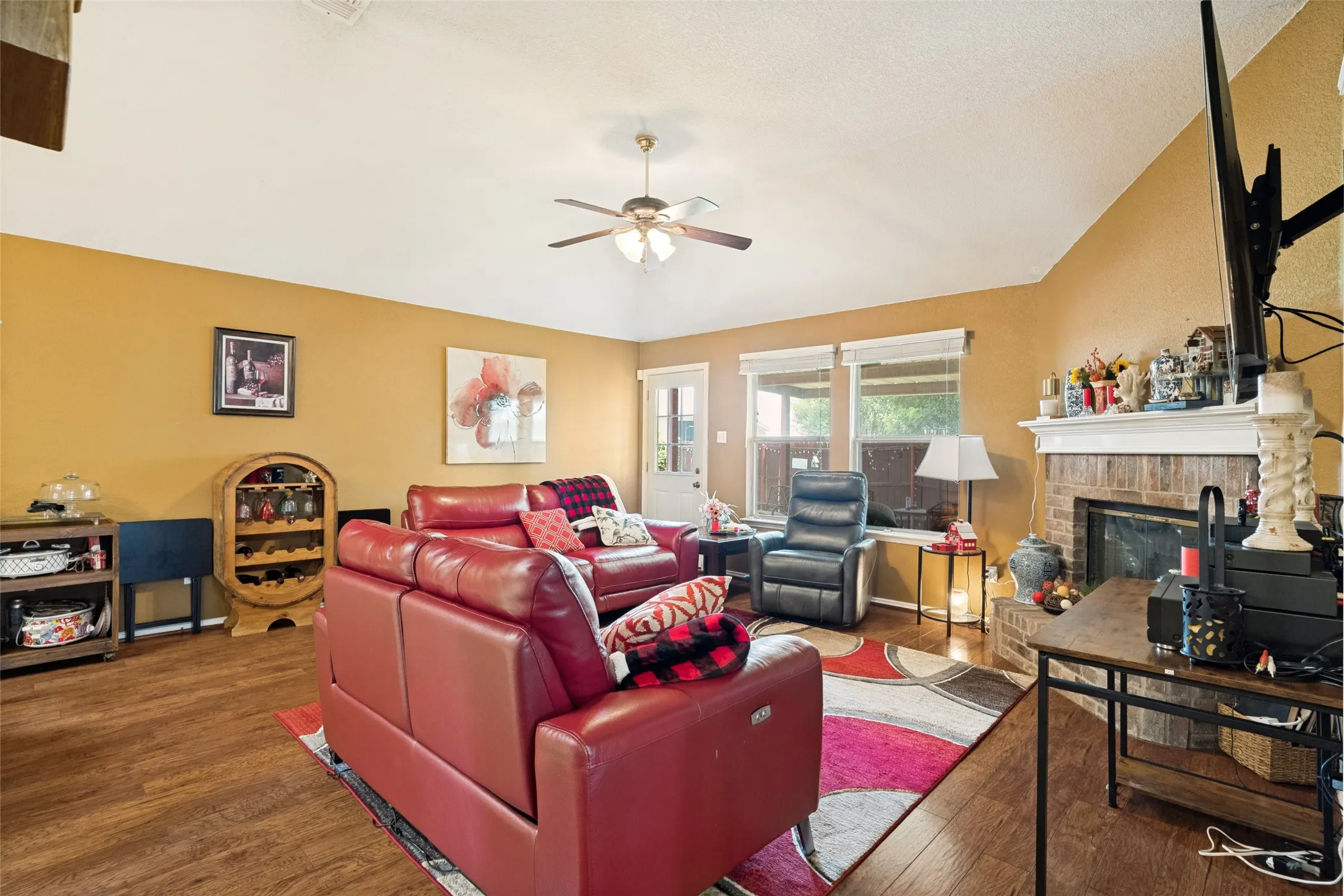 Single Family Residence For Sale in Johnson County , 1005 Darren Drive, Burleson, Texas 76028, 4 Bedroom, 2 Bathroom, 2 Garage spaces, 1,909 Sqft, built in 1999, mls#21281296, Real Estate Agent in Burleson, Homes For Sale in Johnson county, Homes For Sale in Burleson, Realtor in Burleson Texas, Real Estate Brokerage Independent Realty Texas, Luminita Cordes Realtor
