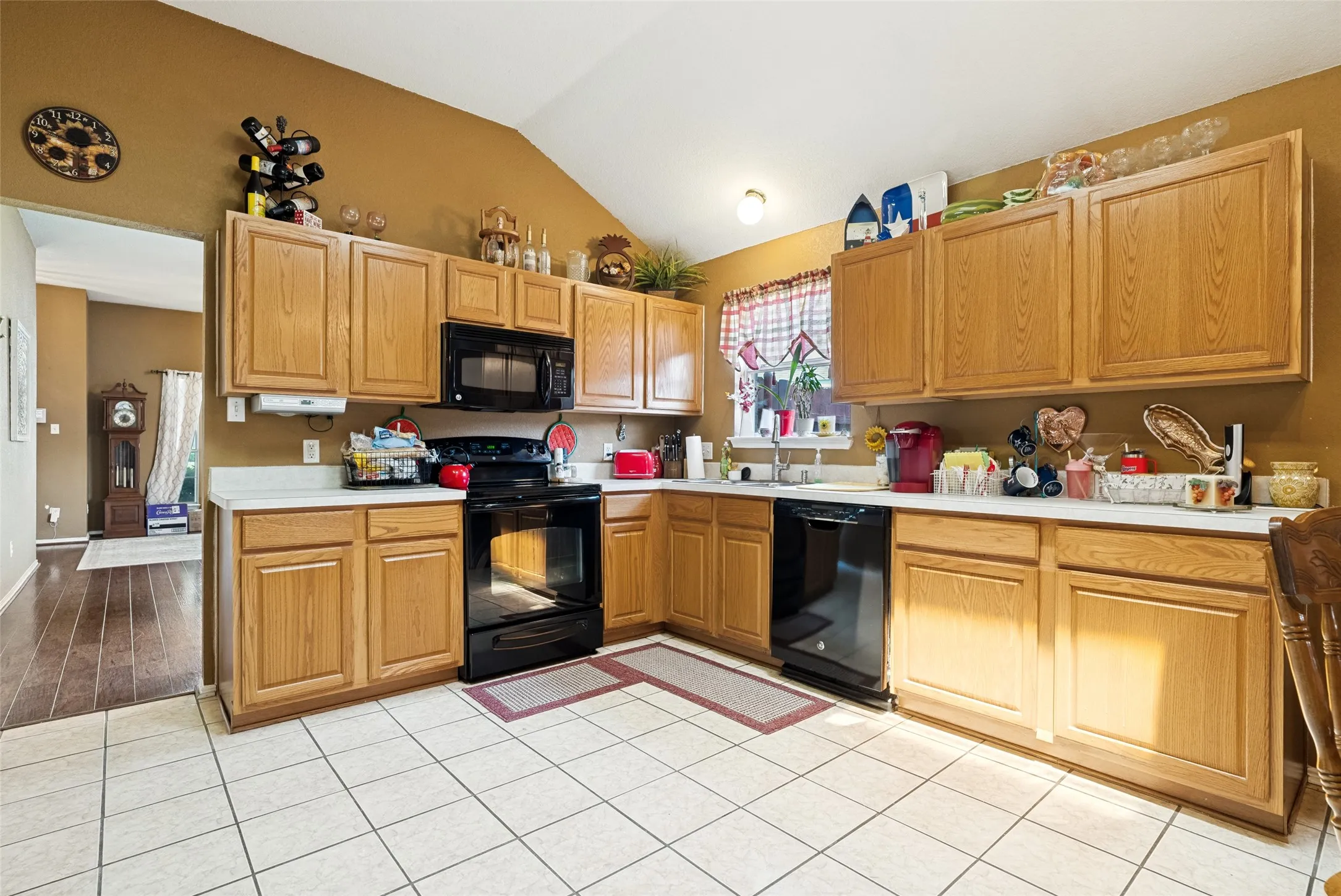 Single Family Residence For Sale in Johnson County , 1005 Darren Drive, Burleson, Texas 76028, 4 Bedroom, 2 Bathroom, 2 Garage spaces, 1,909 Sqft, built in 1999, mls#21281296, Real Estate Agent in Burleson, Homes For Sale in Johnson county, Homes For Sale in Burleson, Realtor in Burleson Texas, Real Estate Brokerage Independent Realty Texas, Luminita Cordes Realtor