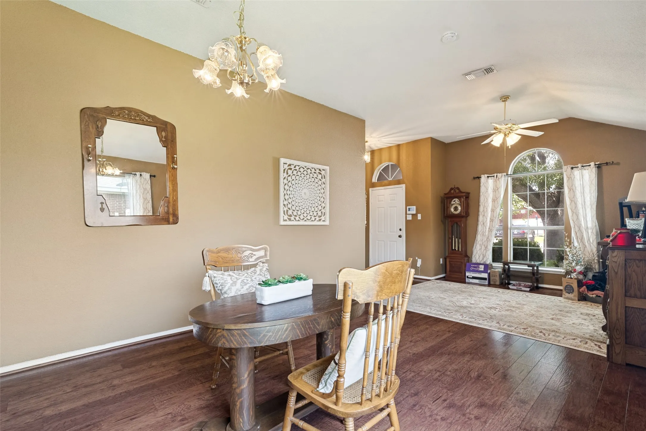Single Family Residence For Sale in Johnson County , 1005 Darren Drive, Burleson, Texas 76028, 4 Bedroom, 2 Bathroom, 2 Garage spaces, 1,909 Sqft, built in 1999, mls#21281296, Real Estate Agent in Burleson, Homes For Sale in Johnson county, Homes For Sale in Burleson, Realtor in Burleson Texas, Real Estate Brokerage Independent Realty Texas, Luminita Cordes Realtor