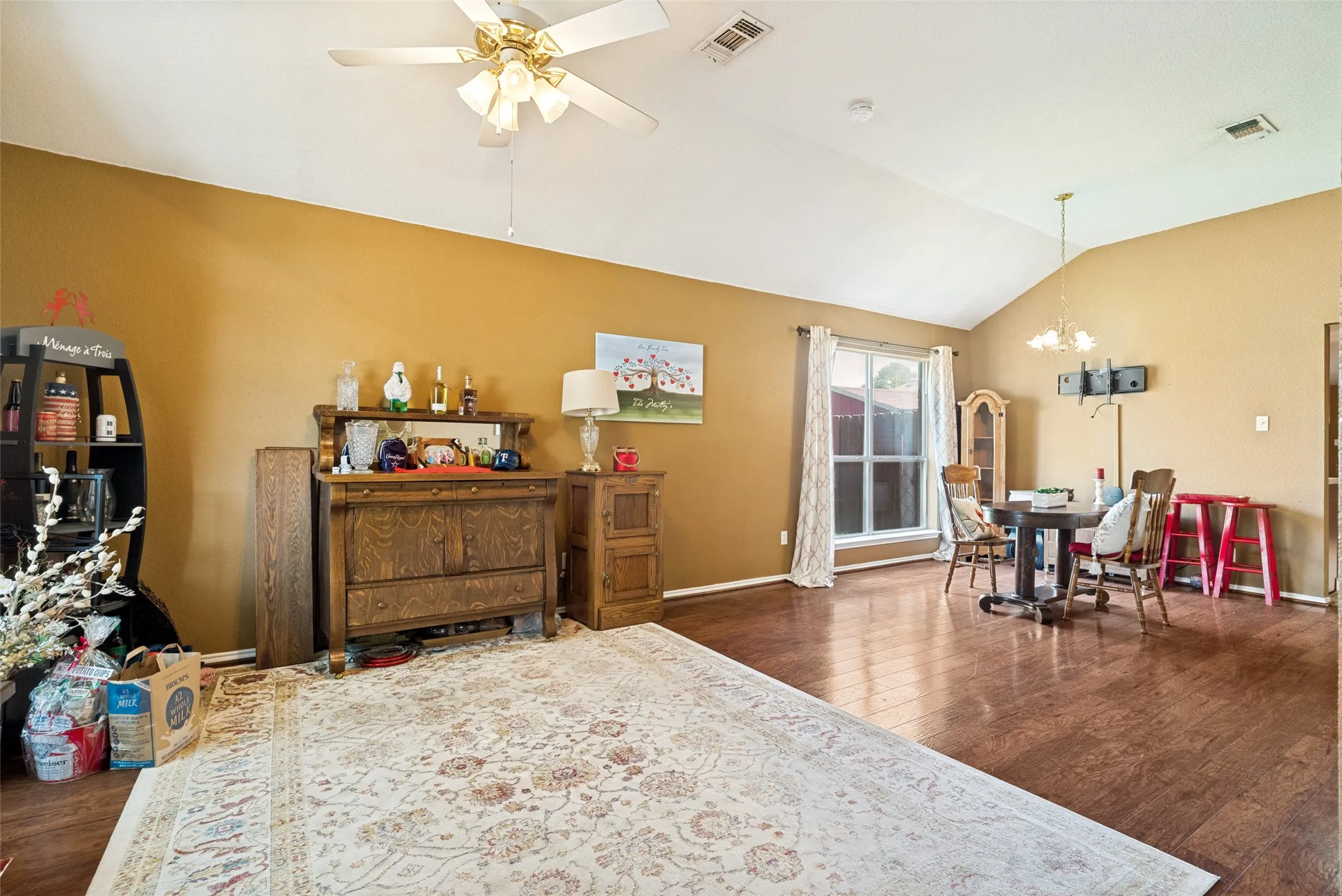 Single Family Residence For Sale in Johnson County , 1005 Darren Drive, Burleson, Texas 76028, 4 Bedroom, 2 Bathroom, 2 Garage spaces, 1,909 Sqft, built in 1999, mls#21281296, Real Estate Agent in Burleson, Homes For Sale in Johnson county, Homes For Sale in Burleson, Realtor in Burleson Texas, Real Estate Brokerage Independent Realty Texas, Luminita Cordes Realtor