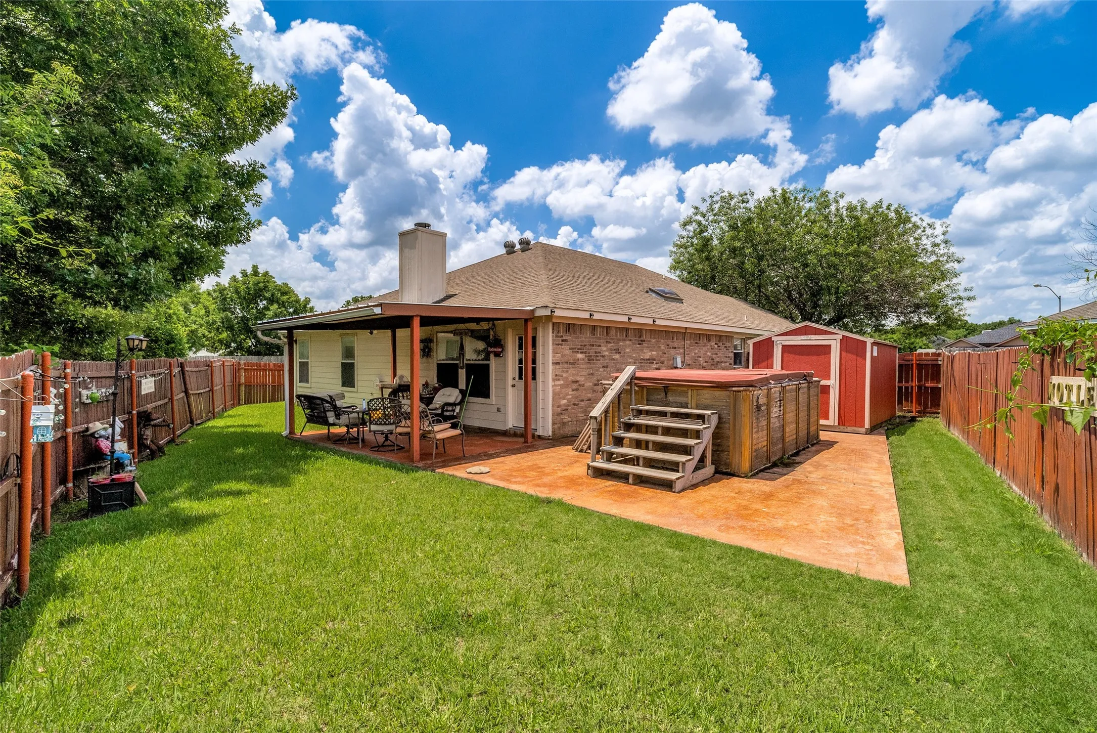 Single Family Residence For Sale in Johnson County , 1005 Darren Drive, Burleson, Texas 76028, 4 Bedroom, 2 Bathroom, 2 Garage spaces, 1,909 Sqft, built in 1999, mls#21281296, Real Estate Agent in Burleson, Homes For Sale in Johnson county, Homes For Sale in Burleson, Realtor in Burleson Texas, Real Estate Brokerage Independent Realty Texas, Luminita Cordes Realtor