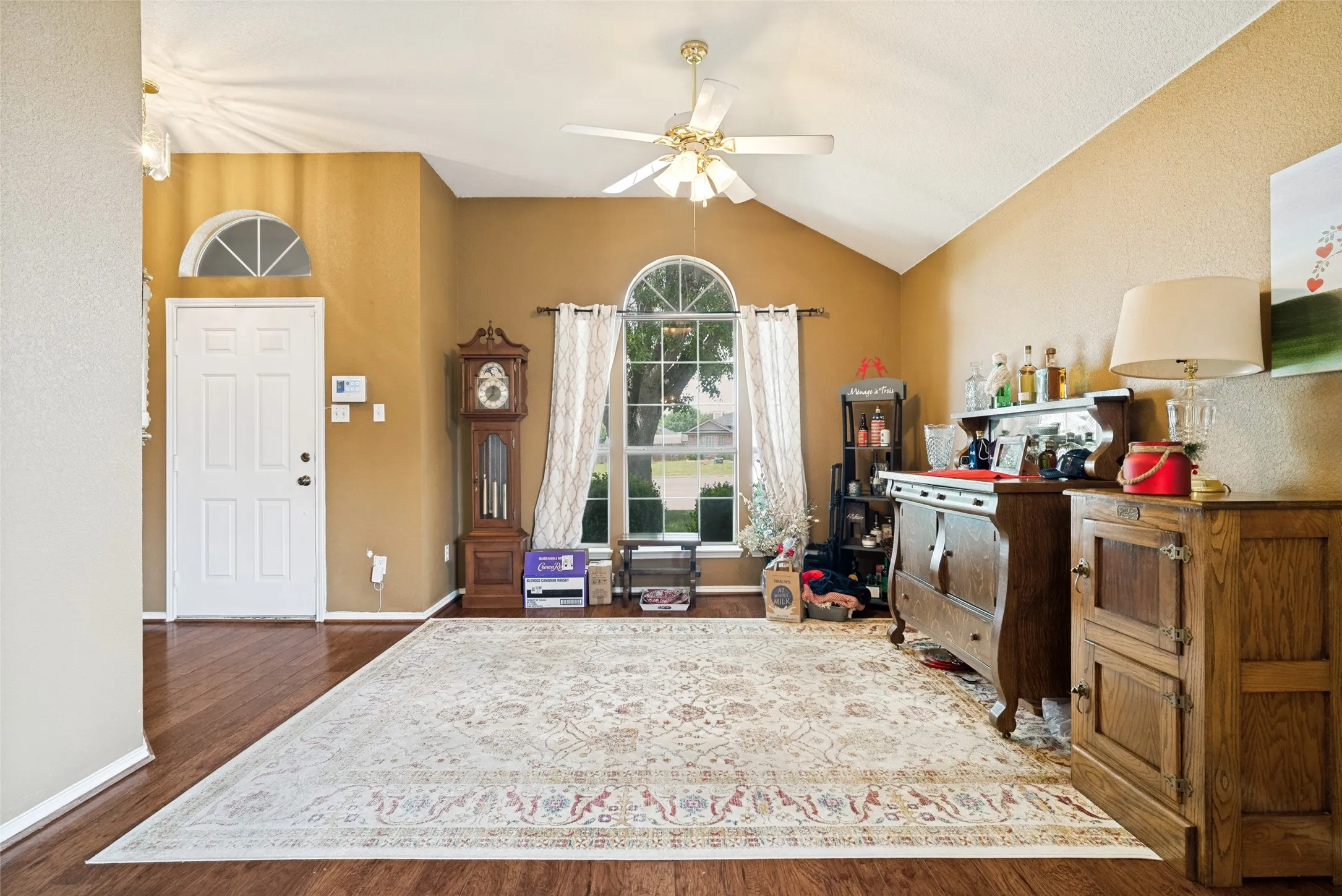 Single Family Residence For Sale in Johnson County , 1005 Darren Drive, Burleson, Texas 76028, 4 Bedroom, 2 Bathroom, 2 Garage spaces, 1,909 Sqft, built in 1999, mls#21281296, Real Estate Agent in Burleson, Homes For Sale in Johnson county, Homes For Sale in Burleson, Realtor in Burleson Texas, Real Estate Brokerage Independent Realty Texas, Luminita Cordes Realtor