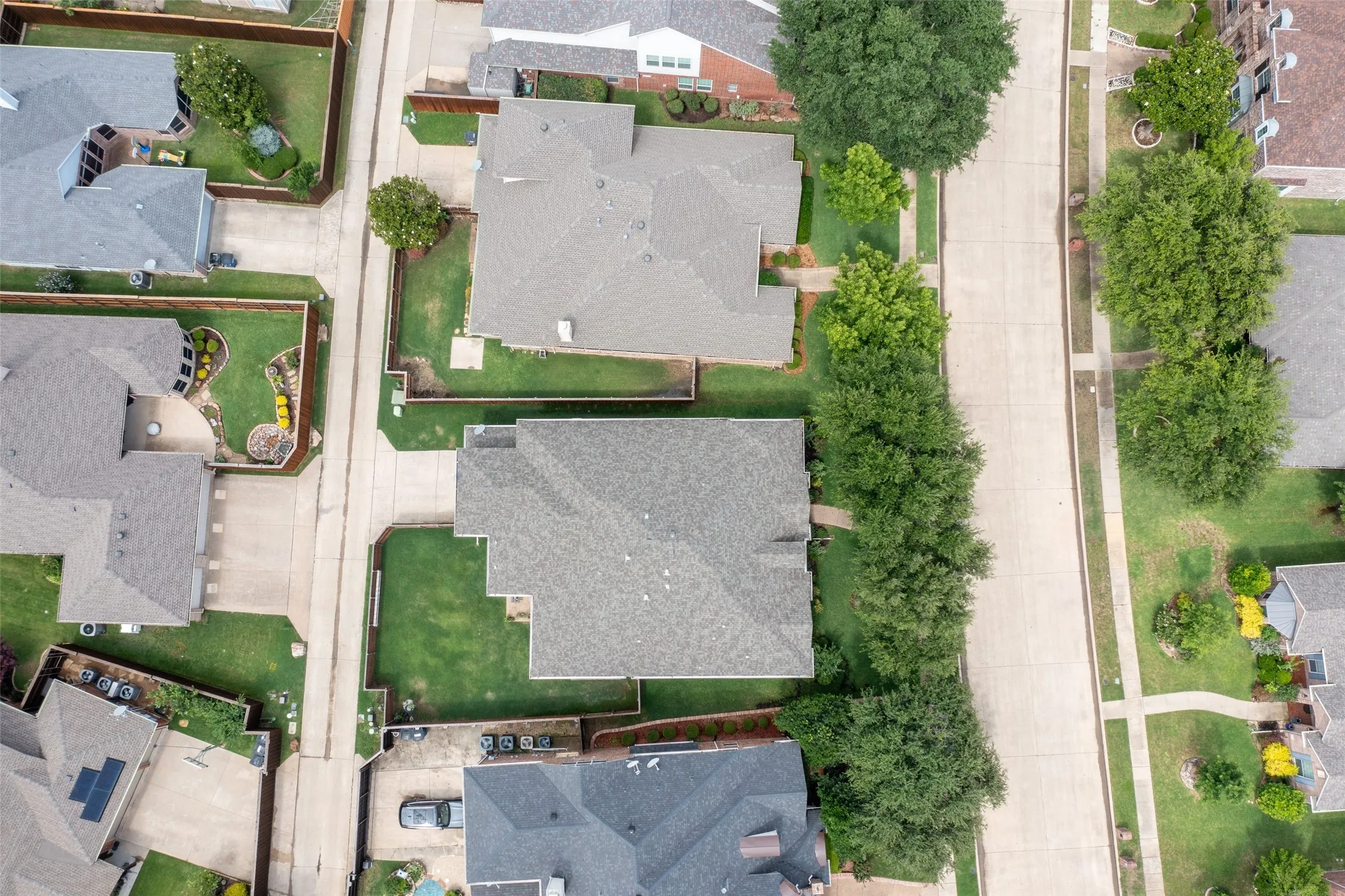 Single Family Residence For Sale in Collin County , 1226 Waterford Way, Allen, Texas 75013, 6 Bedrooms, 5 Bathrooms, 2 Garage spaces, 4,796 Sqft, built in 2004, Price $875,000, mls#21281297, Real Estate Agent in Allen, Homes For Sale in Collin county, Homes For Sale in Allen, Realtor in Allen Texas, Real Estate Brokerage Independent Realty Texas, Luminita Cordes Realtor