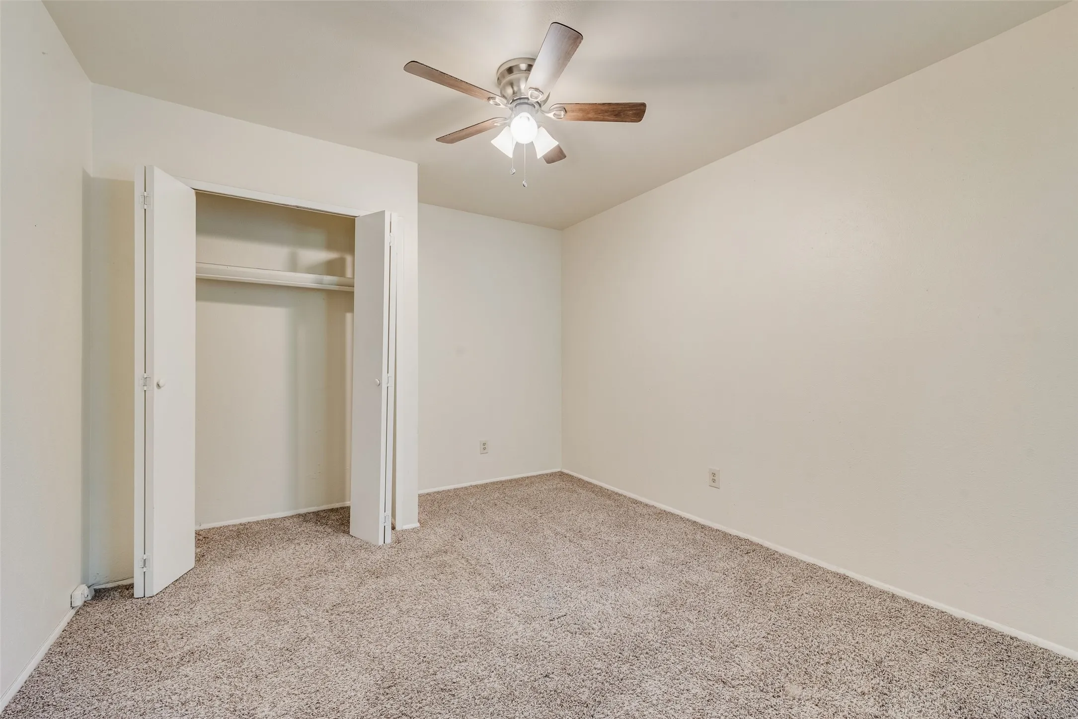Neutral wall tones complemented by light-toned carpet flooring