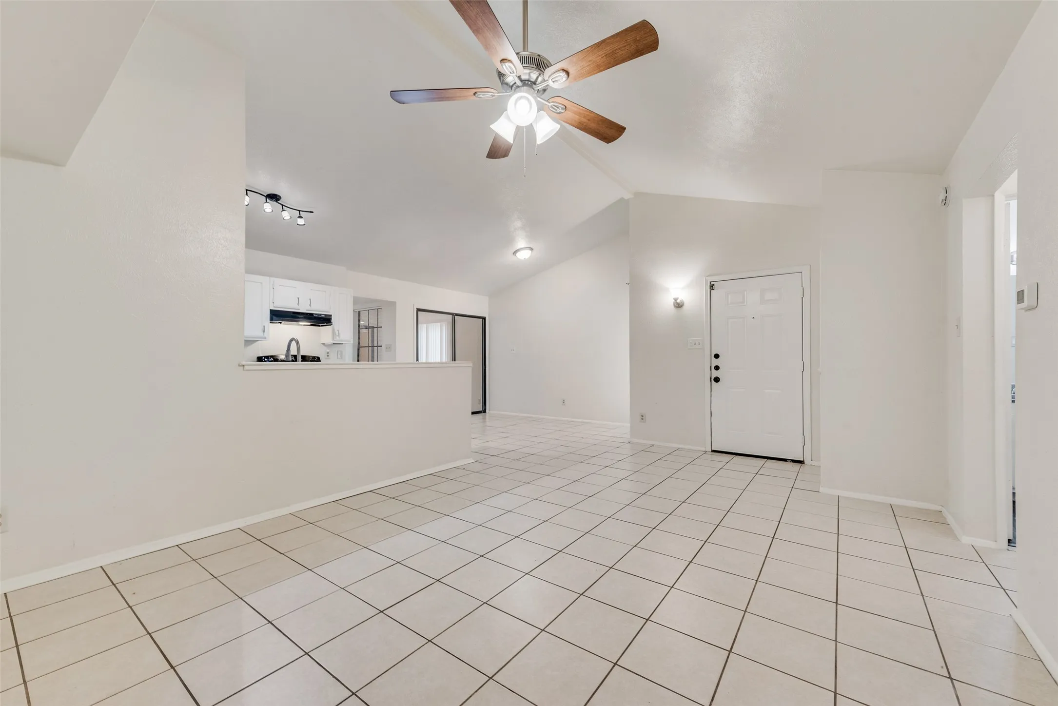 Single Family Residence For Sale in Dallas County , 512 Matterhorn Street, Cedar Hill, Texas 75104, 3 Bedroom, 2 Bathroom, Garage spaces, 1,356 Sqft, built in 1982, mls#21281303, Real Estate Agent in Cedar Hill, Homes For Sale in Dallas county, Homes For Sale in Cedar Hill, Realtor in Cedar Hill Texas, Real Estate Brokerage Independent Realty Texas, Luminita Cordes Realtor