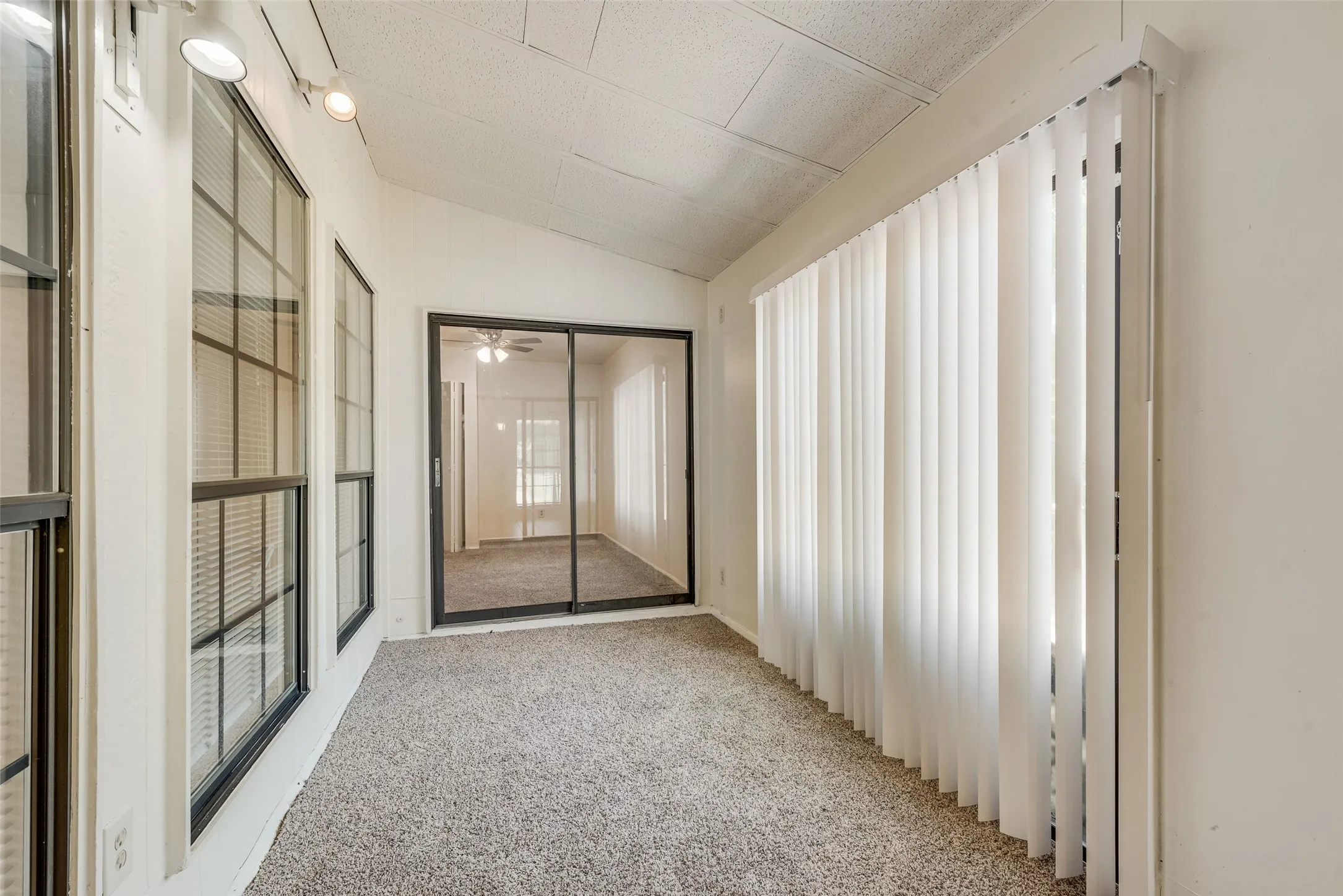 Single Family Residence For Sale in Dallas County , 512 Matterhorn Street, Cedar Hill, Texas 75104, 3 Bedroom, 2 Bathroom, Garage spaces, 1,356 Sqft, built in 1982, mls#21281303, Real Estate Agent in Cedar Hill, Homes For Sale in Dallas county, Homes For Sale in Cedar Hill, Realtor in Cedar Hill Texas, Real Estate Brokerage Independent Realty Texas, Luminita Cordes Realtor