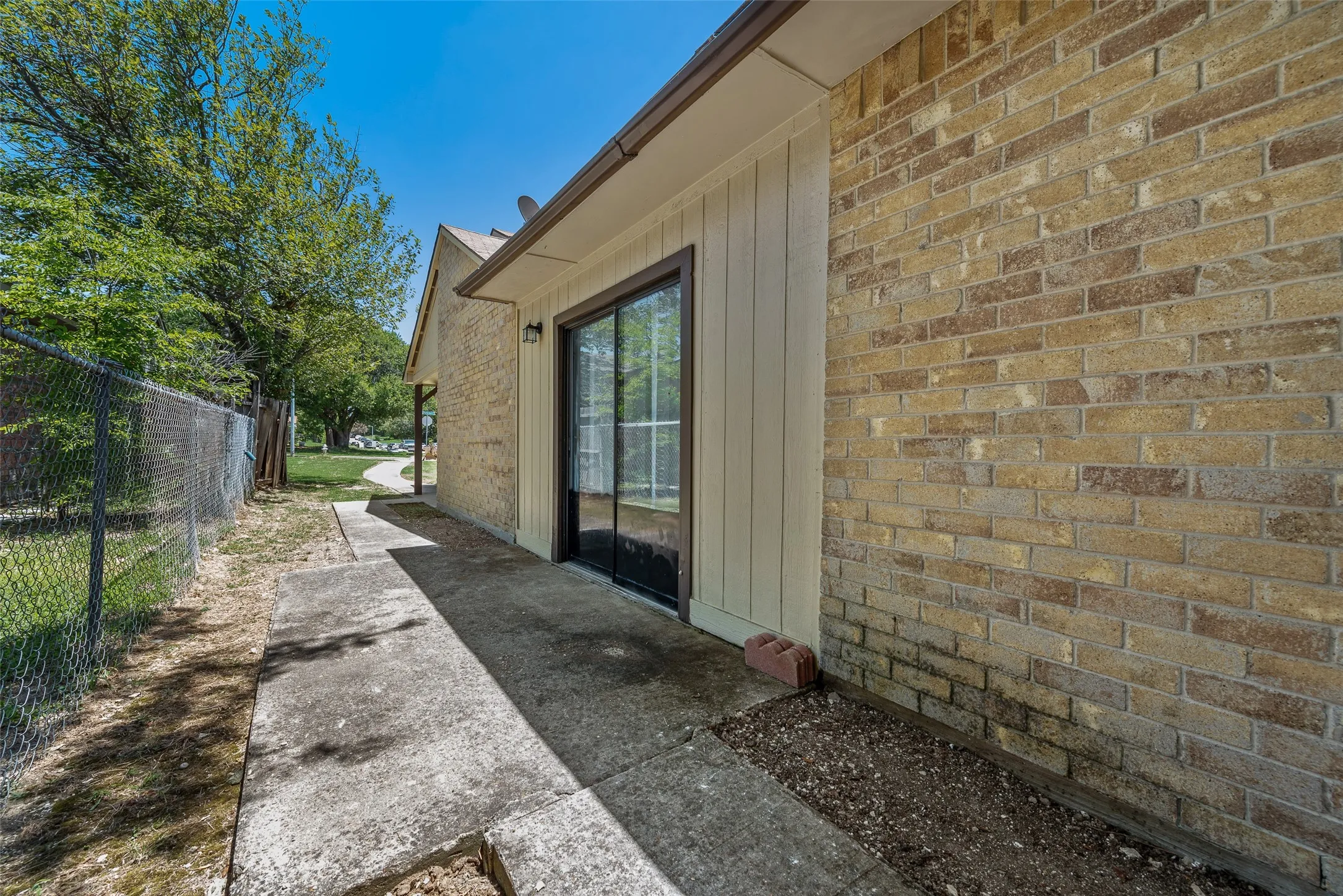Single Family Residence For Sale in Dallas County , 512 Matterhorn Street, Cedar Hill, Texas 75104, 3 Bedroom, 2 Bathroom, Garage spaces, 1,356 Sqft, built in 1982, mls#21281303, Real Estate Agent in Cedar Hill, Homes For Sale in Dallas county, Homes For Sale in Cedar Hill, Realtor in Cedar Hill Texas, Real Estate Brokerage Independent Realty Texas, Luminita Cordes Realtor