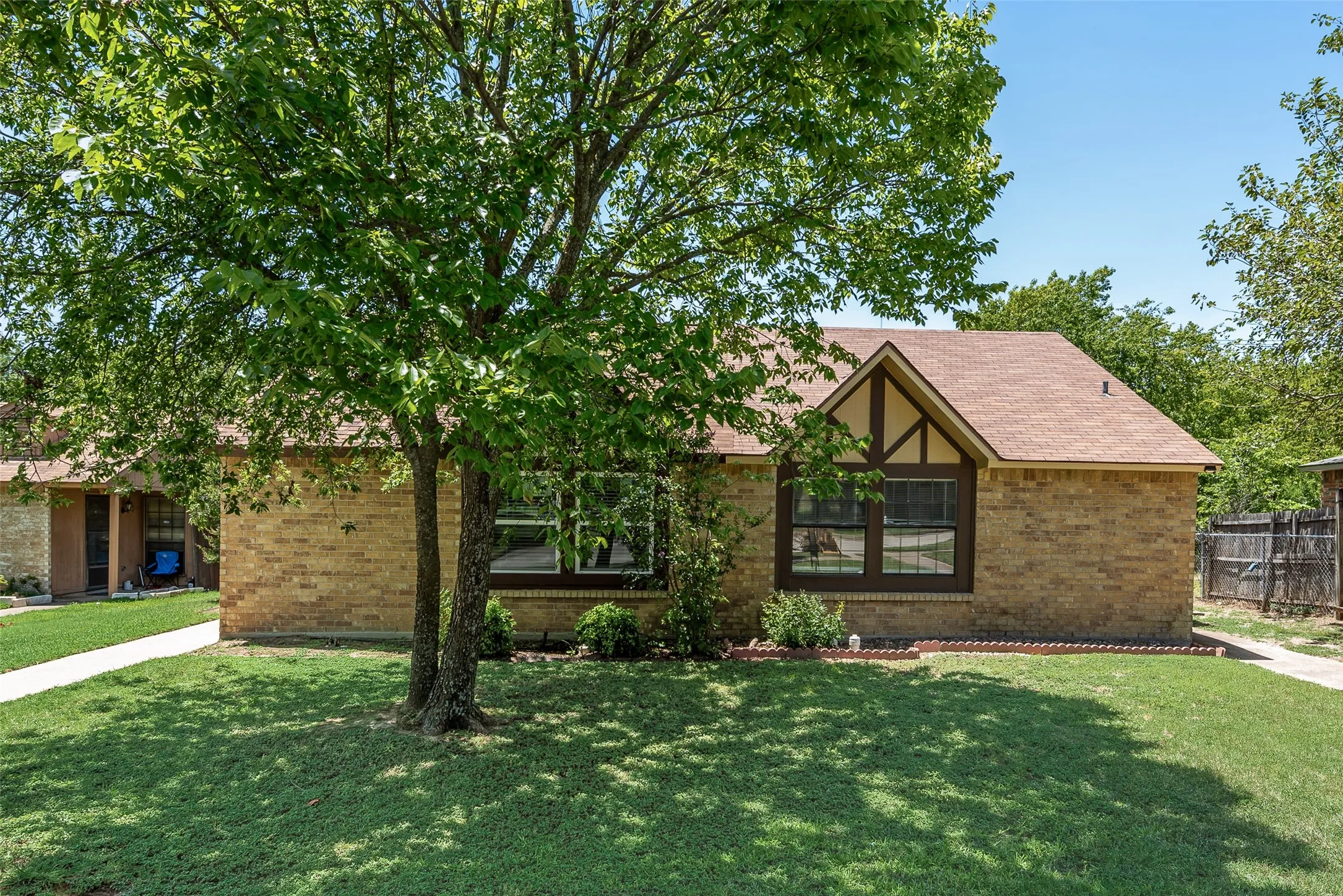 Single Family Residence For Sale in Dallas County , 512 Matterhorn Street, Cedar Hill, Texas 75104, 3 Bedroom, 2 Bathroom, Garage spaces, 1,356 Sqft, built in 1982, mls#21281303, Real Estate Agent in Cedar Hill, Homes For Sale in Dallas county, Homes For Sale in Cedar Hill, Realtor in Cedar Hill Texas, Real Estate Brokerage Independent Realty Texas, Luminita Cordes Realtor