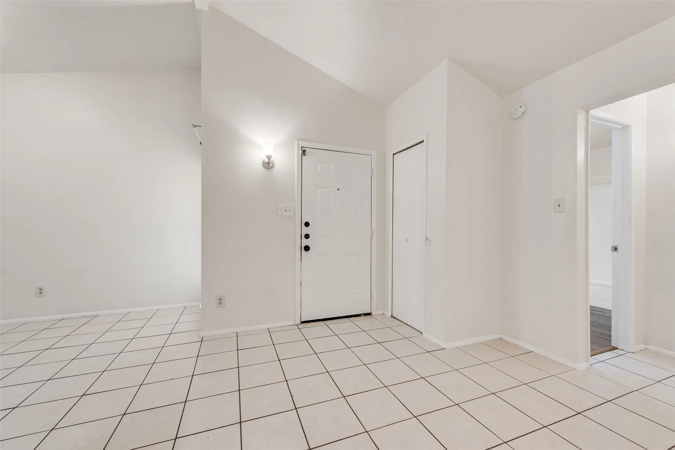 Single Family Residence For Sale in Dallas County , 512 Matterhorn Street, Cedar Hill, Texas 75104, 3 Bedroom, 2 Bathroom, Garage spaces, 1,356 Sqft, built in 1982, mls#21281303, Real Estate Agent in Cedar Hill, Homes For Sale in Dallas county, Homes For Sale in Cedar Hill, Realtor in Cedar Hill Texas, Real Estate Brokerage Independent Realty Texas, Luminita Cordes Realtor