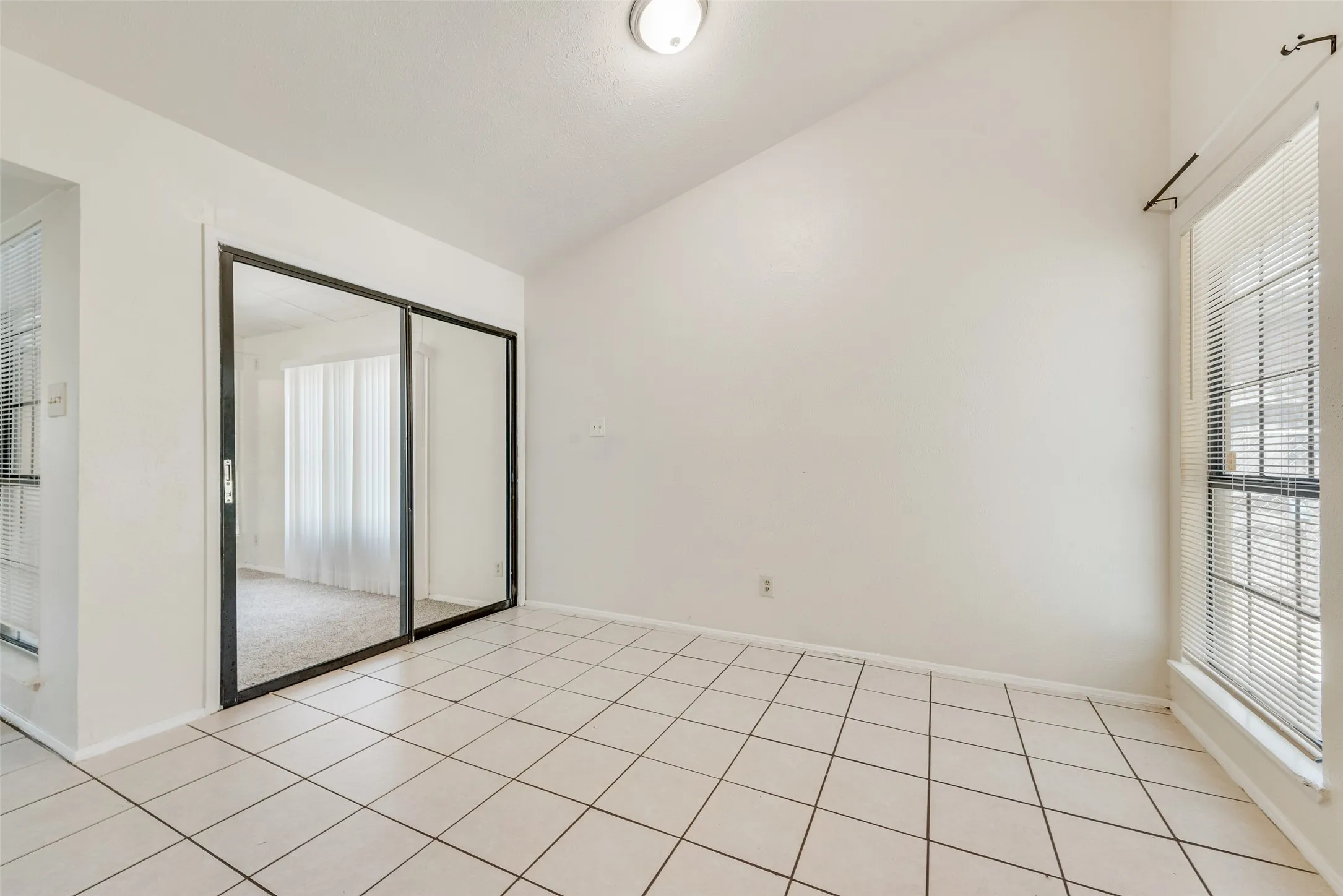 Single Family Residence For Sale in Dallas County , 512 Matterhorn Street, Cedar Hill, Texas 75104, 3 Bedroom, 2 Bathroom, Garage spaces, 1,356 Sqft, built in 1982, mls#21281303, Real Estate Agent in Cedar Hill, Homes For Sale in Dallas county, Homes For Sale in Cedar Hill, Realtor in Cedar Hill Texas, Real Estate Brokerage Independent Realty Texas, Luminita Cordes Realtor