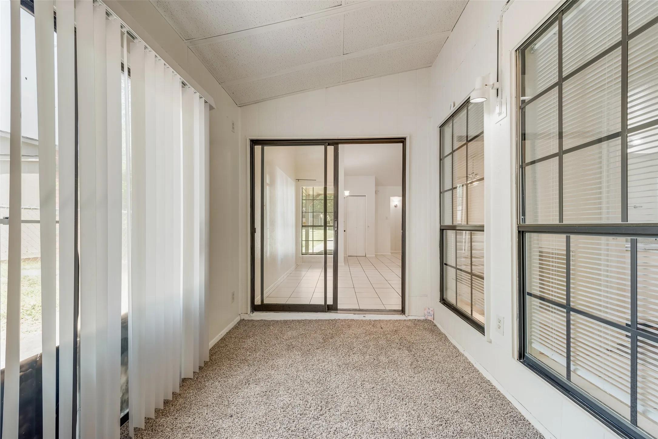 Single Family Residence For Sale in Dallas County , 512 Matterhorn Street, Cedar Hill, Texas 75104, 3 Bedroom, 2 Bathroom, Garage spaces, 1,356 Sqft, built in 1982, mls#21281303, Real Estate Agent in Cedar Hill, Homes For Sale in Dallas county, Homes For Sale in Cedar Hill, Realtor in Cedar Hill Texas, Real Estate Brokerage Independent Realty Texas, Luminita Cordes Realtor