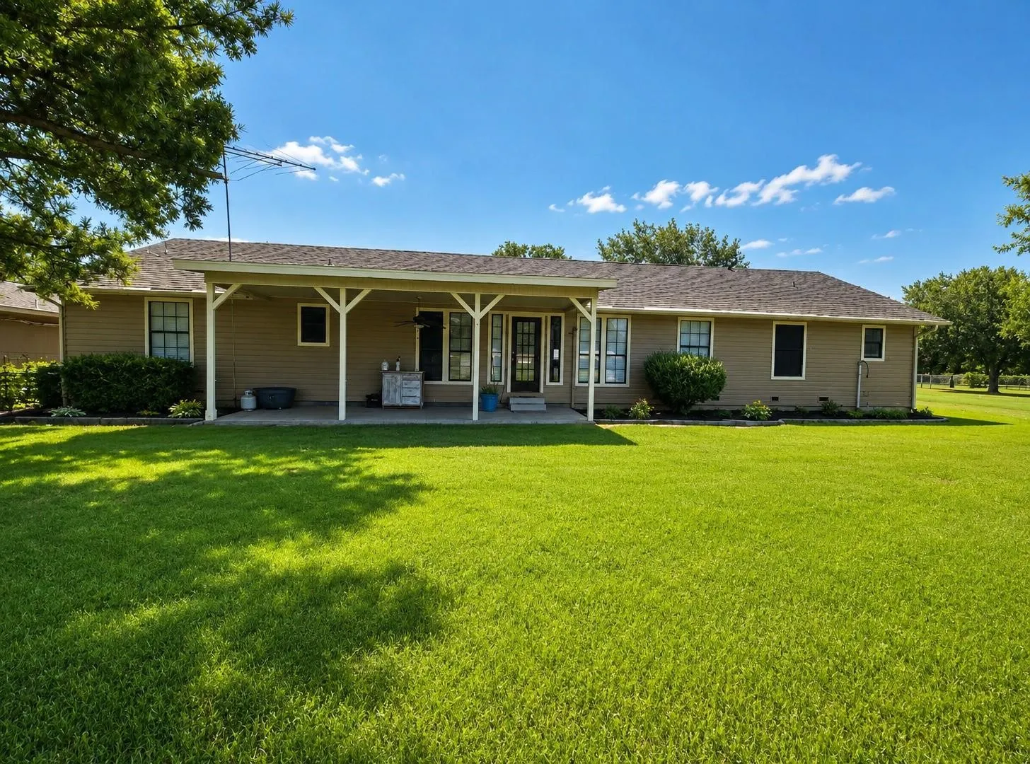 For Sale in Wise County , 214 County Rd 4870, Newark, Texas 76071, 5 Bedrooms, 3 Bathrooms, Garage spaces, 2,885 Sqft, built in 1979, Price $435,000, mls#21279220, Real Estate Agent in Newark, Homes For Sale in Wise county, Homes For Sale in Newark, Realtor in Newark Texas, Real Estate Brokerage Independent Realty Texas, Luminita Cordes Realtor
