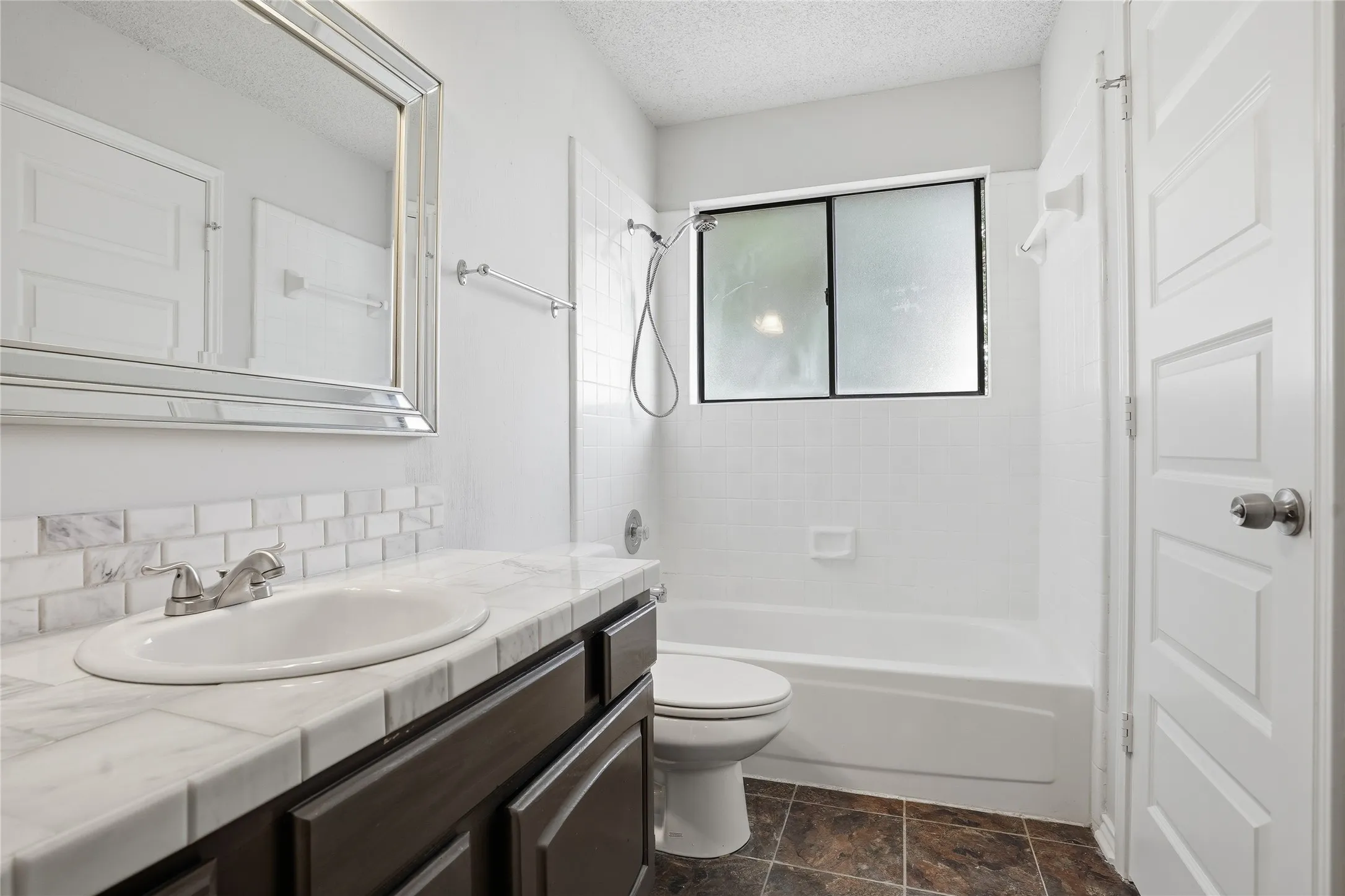 Single Family Residence For Sale in Denton County , 2142 Falcon Ridge Drive, Carrollton, Texas 75010, 3 Bedroom, 3 Bathroom, 2 Garage spaces, 1,474 Sqft, built in 1985, mls#21281325, Real Estate Agent in Carrollton, Homes For Sale in Denton county, Homes For Sale in Carrollton, Realtor in Carrollton Texas, Real Estate Brokerage Independent Realty Texas, Luminita Cordes Realtor