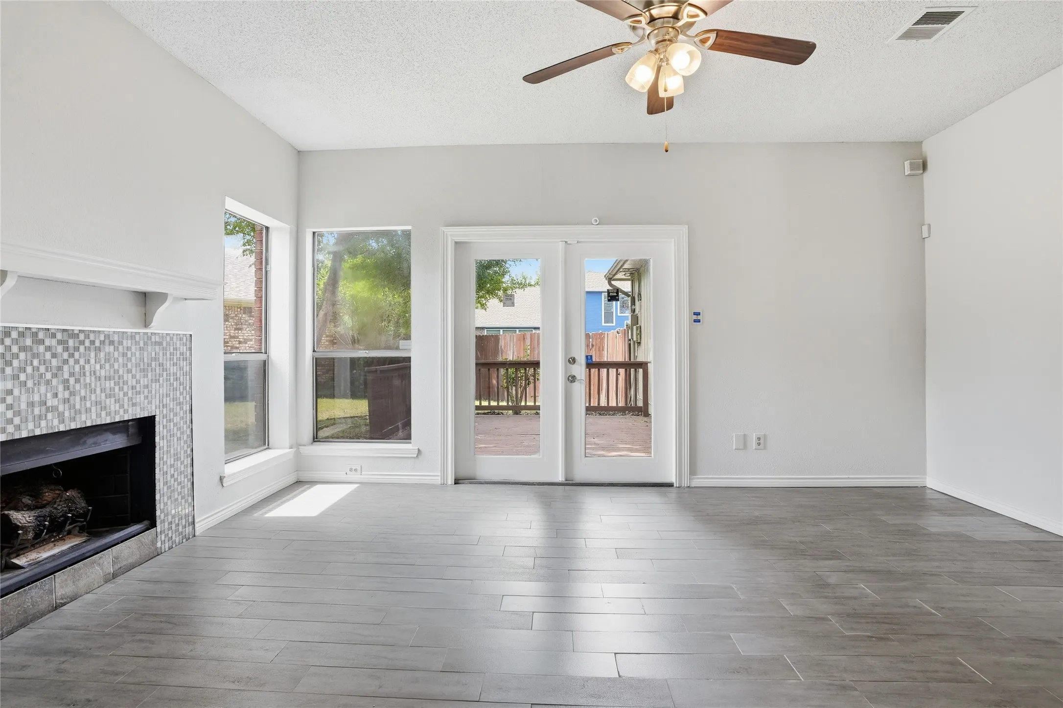 Single Family Residence For Sale in Denton County , 2142 Falcon Ridge Drive, Carrollton, Texas 75010, 3 Bedroom, 3 Bathroom, 2 Garage spaces, 1,474 Sqft, built in 1985, mls#21281325, Real Estate Agent in Carrollton, Homes For Sale in Denton county, Homes For Sale in Carrollton, Realtor in Carrollton Texas, Real Estate Brokerage Independent Realty Texas, Luminita Cordes Realtor