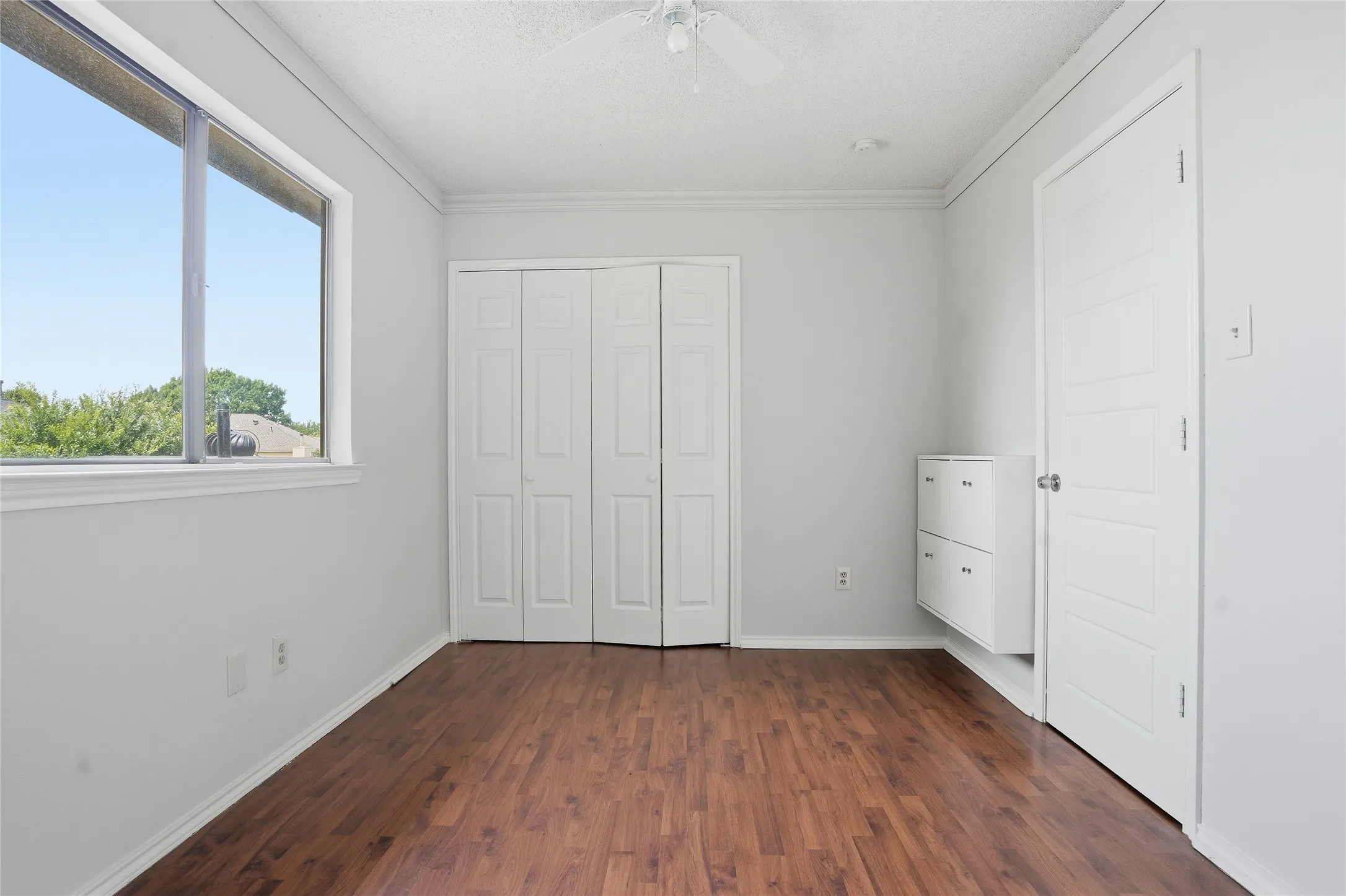 Single Family Residence For Sale in Denton County , 2142 Falcon Ridge Drive, Carrollton, Texas 75010, 3 Bedroom, 3 Bathroom, 2 Garage spaces, 1,474 Sqft, built in 1985, mls#21281325, Real Estate Agent in Carrollton, Homes For Sale in Denton county, Homes For Sale in Carrollton, Realtor in Carrollton Texas, Real Estate Brokerage Independent Realty Texas, Luminita Cordes Realtor