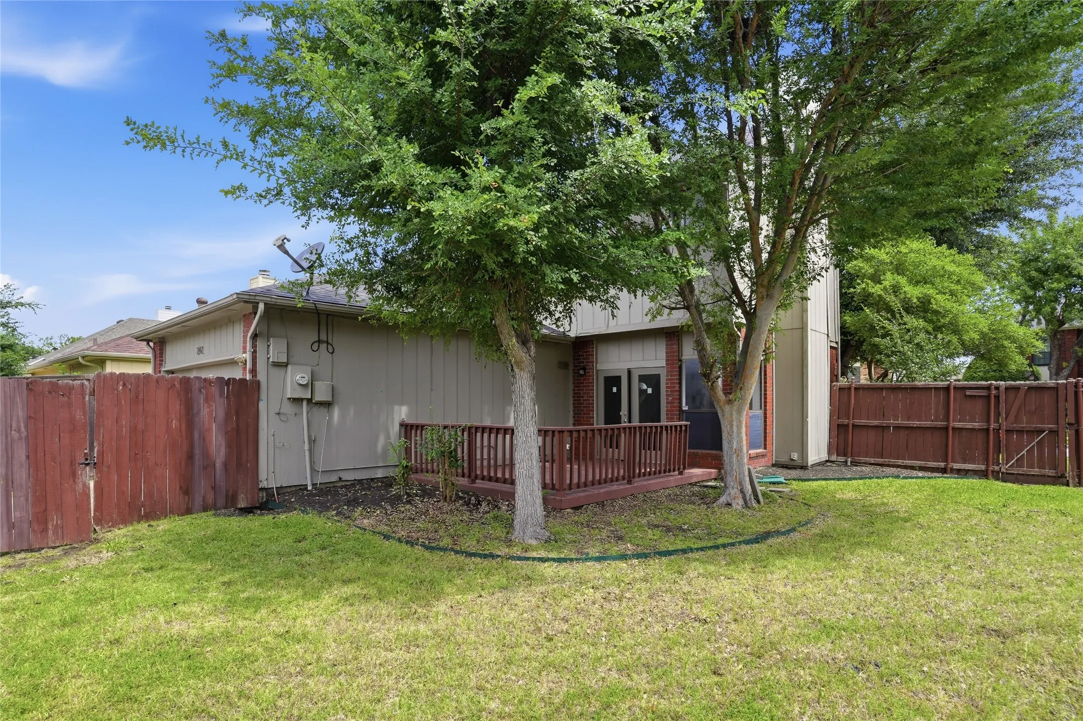 Single Family Residence For Sale in Denton County , 2142 Falcon Ridge Drive, Carrollton, Texas 75010, 3 Bedroom, 3 Bathroom, 2 Garage spaces, 1,474 Sqft, built in 1985, mls#21281325, Real Estate Agent in Carrollton, Homes For Sale in Denton county, Homes For Sale in Carrollton, Realtor in Carrollton Texas, Real Estate Brokerage Independent Realty Texas, Luminita Cordes Realtor