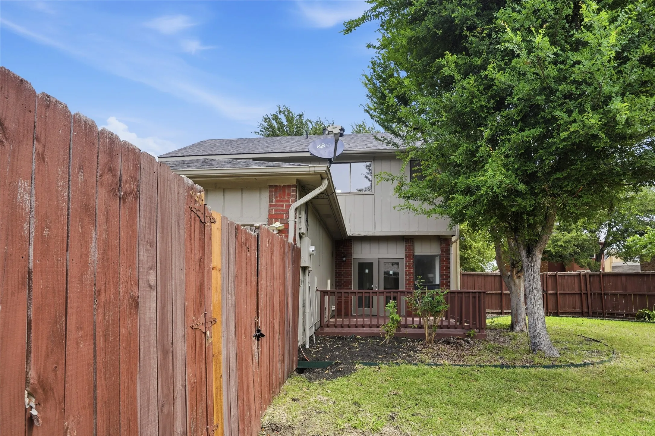 Single Family Residence For Sale in Denton County , 2142 Falcon Ridge Drive, Carrollton, Texas 75010, 3 Bedroom, 3 Bathroom, 2 Garage spaces, 1,474 Sqft, built in 1985, mls#21281325, Real Estate Agent in Carrollton, Homes For Sale in Denton county, Homes For Sale in Carrollton, Realtor in Carrollton Texas, Real Estate Brokerage Independent Realty Texas, Luminita Cordes Realtor