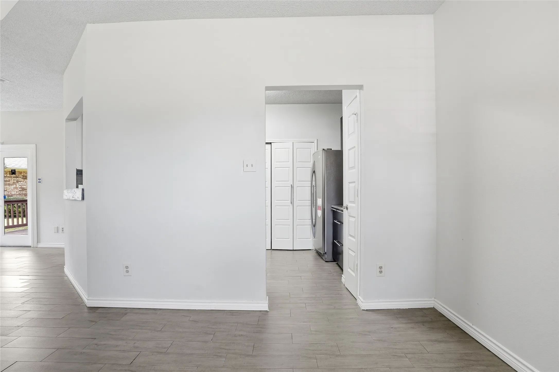 Single Family Residence For Sale in Denton County , 2142 Falcon Ridge Drive, Carrollton, Texas 75010, 3 Bedroom, 3 Bathroom, 2 Garage spaces, 1,474 Sqft, built in 1985, mls#21281325, Real Estate Agent in Carrollton, Homes For Sale in Denton county, Homes For Sale in Carrollton, Realtor in Carrollton Texas, Real Estate Brokerage Independent Realty Texas, Luminita Cordes Realtor