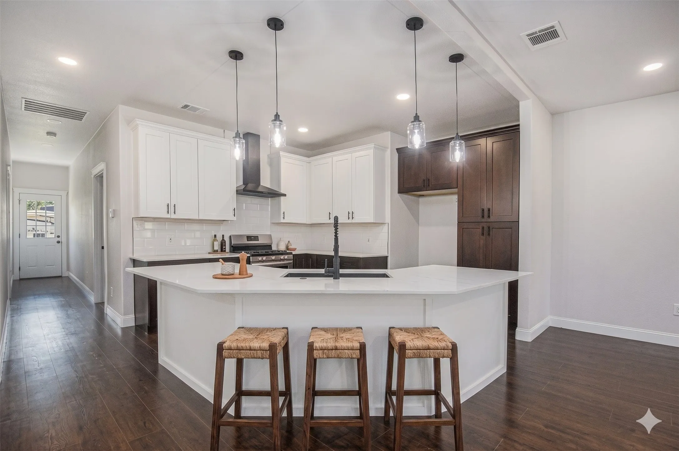Single Family Residence For Sale in Wise County , 290 E Aurora Street, Rhome, Texas 76078, 3 Bedroom, 3 Bathroom, Garage spaces, 2,025 Sqft, built in 2022, mls#21281274, Real Estate Agent in Rhome, Homes For Sale in Wise county, Homes For Sale in Rhome, Realtor in Rhome Texas, Real Estate Brokerage Independent Realty Texas, Luminita Cordes Realtor