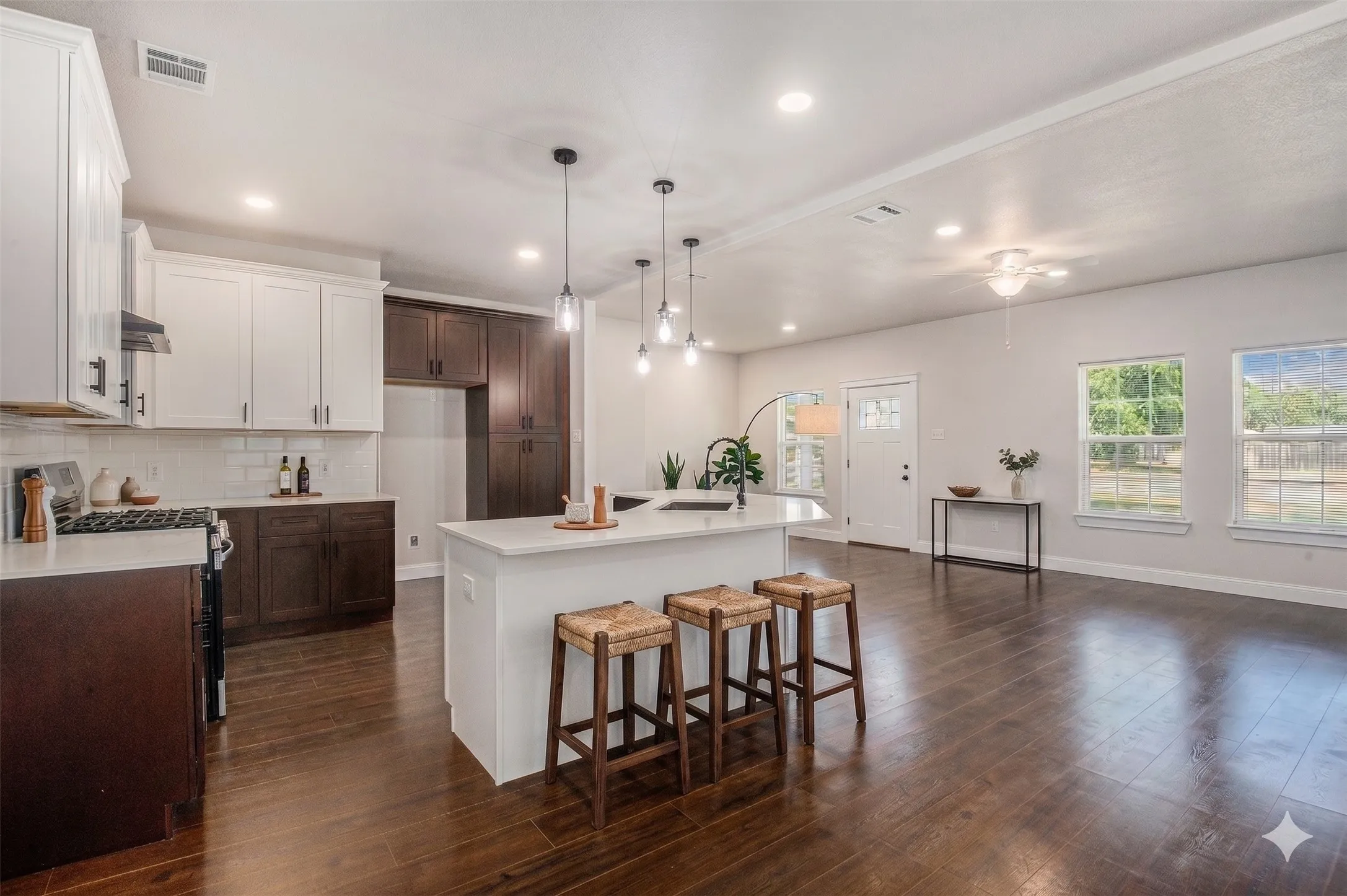 Single Family Residence For Sale in Wise County , 290 E Aurora Street, Rhome, Texas 76078, 3 Bedroom, 3 Bathroom, Garage spaces, 2,025 Sqft, built in 2022, mls#21281274, Real Estate Agent in Rhome, Homes For Sale in Wise county, Homes For Sale in Rhome, Realtor in Rhome Texas, Real Estate Brokerage Independent Realty Texas, Luminita Cordes Realtor