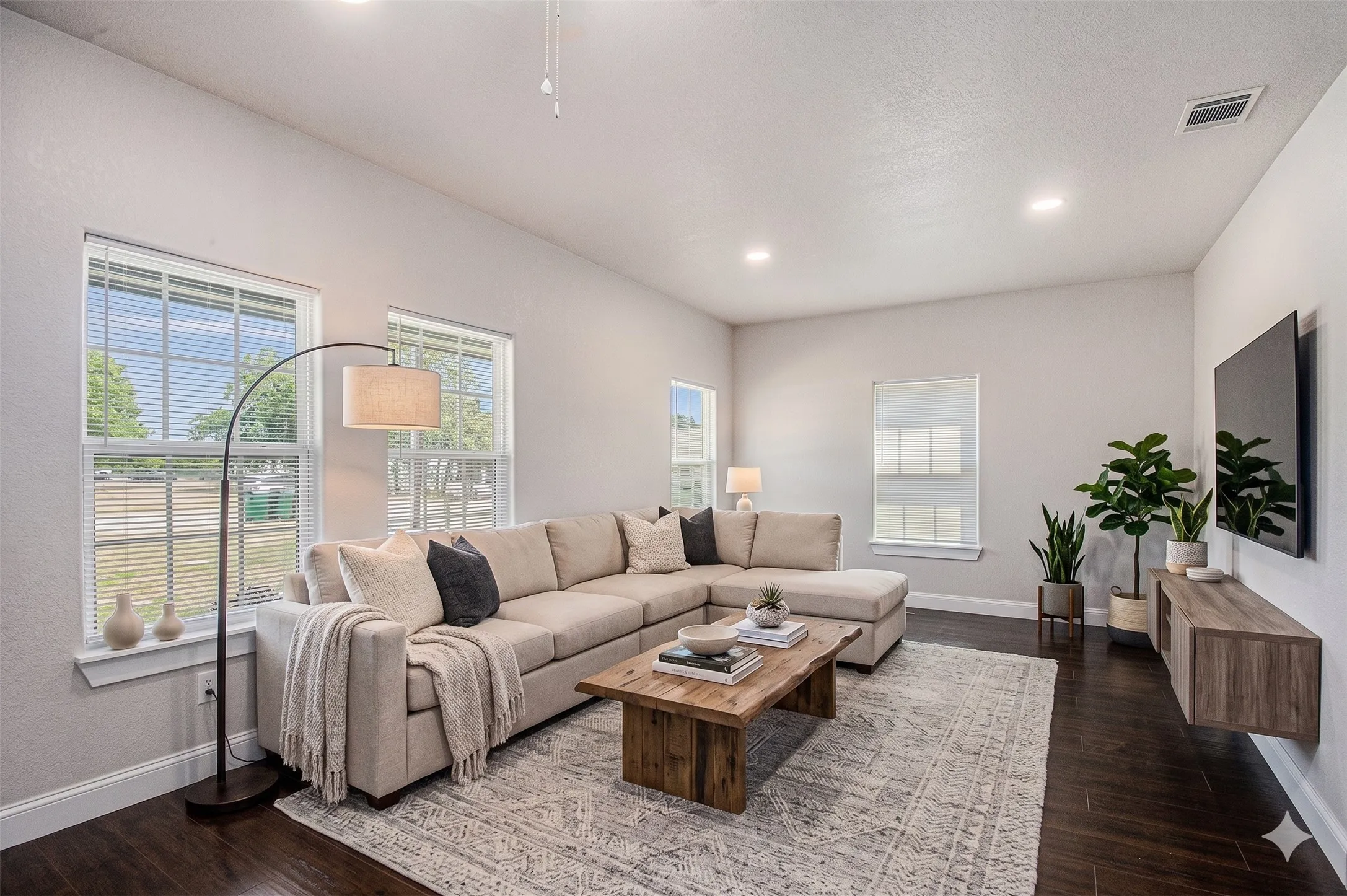 Single Family Residence For Sale in Wise County , 290 E Aurora Street, Rhome, Texas 76078, 3 Bedroom, 3 Bathroom, Garage spaces, 2,025 Sqft, built in 2022, mls#21281274, Real Estate Agent in Rhome, Homes For Sale in Wise county, Homes For Sale in Rhome, Realtor in Rhome Texas, Real Estate Brokerage Independent Realty Texas, Luminita Cordes Realtor