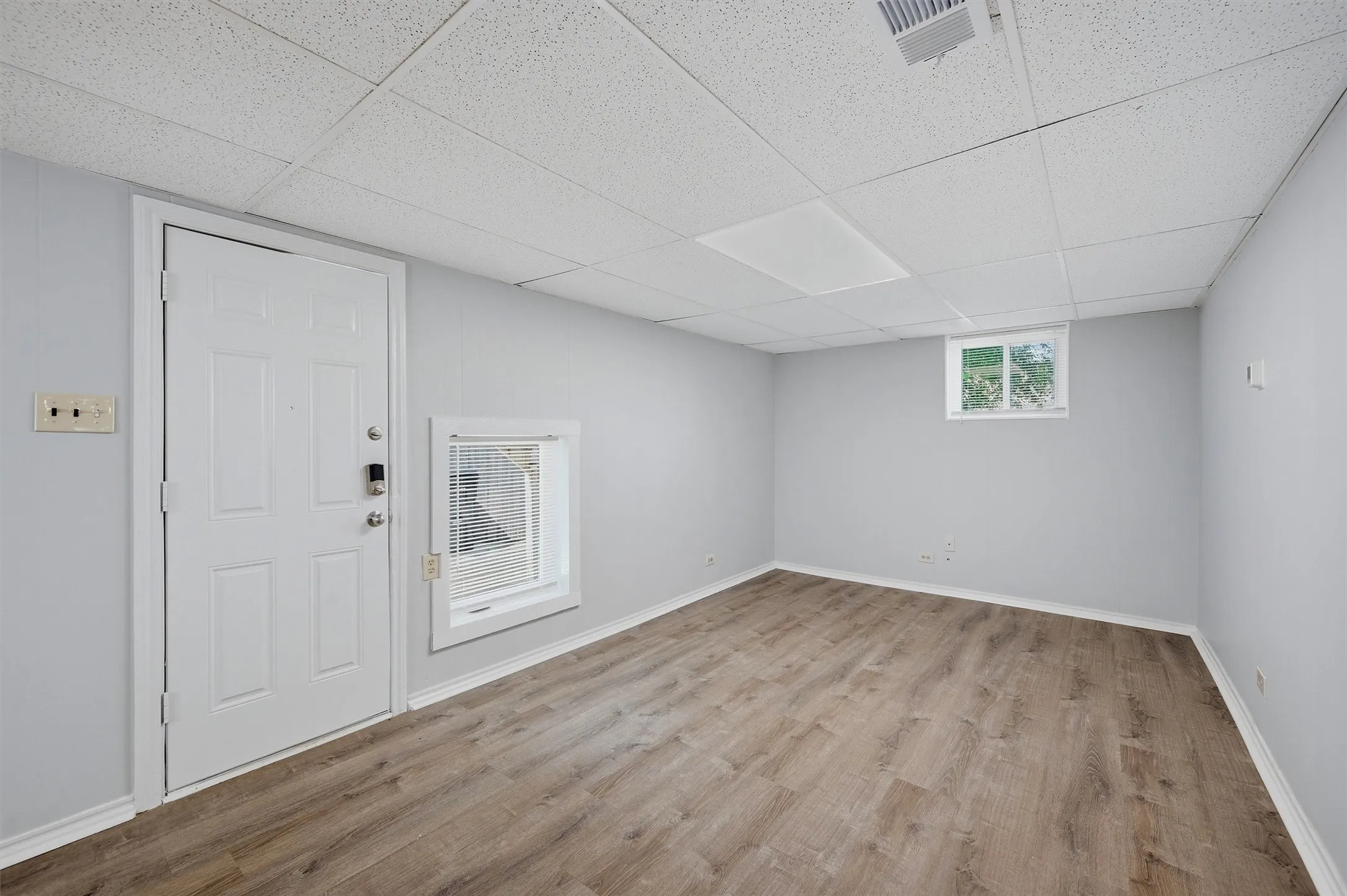 Duplex For Rent in Grayson County , 310 S Barrett Avenue 101, Denison, Texas 75020, 1 Bedroom, 1 Bathroom, Garage spaces, 627 Sqft, built in 1943, mls#21281380, Real Estate Agent in Denison, Homes For Rent in Grayson county, Homes For Rent in Denison, Realtor in Denison Texas, Real Estate Brokerage Independent Realty Texas, Luminita Cordes Realtor