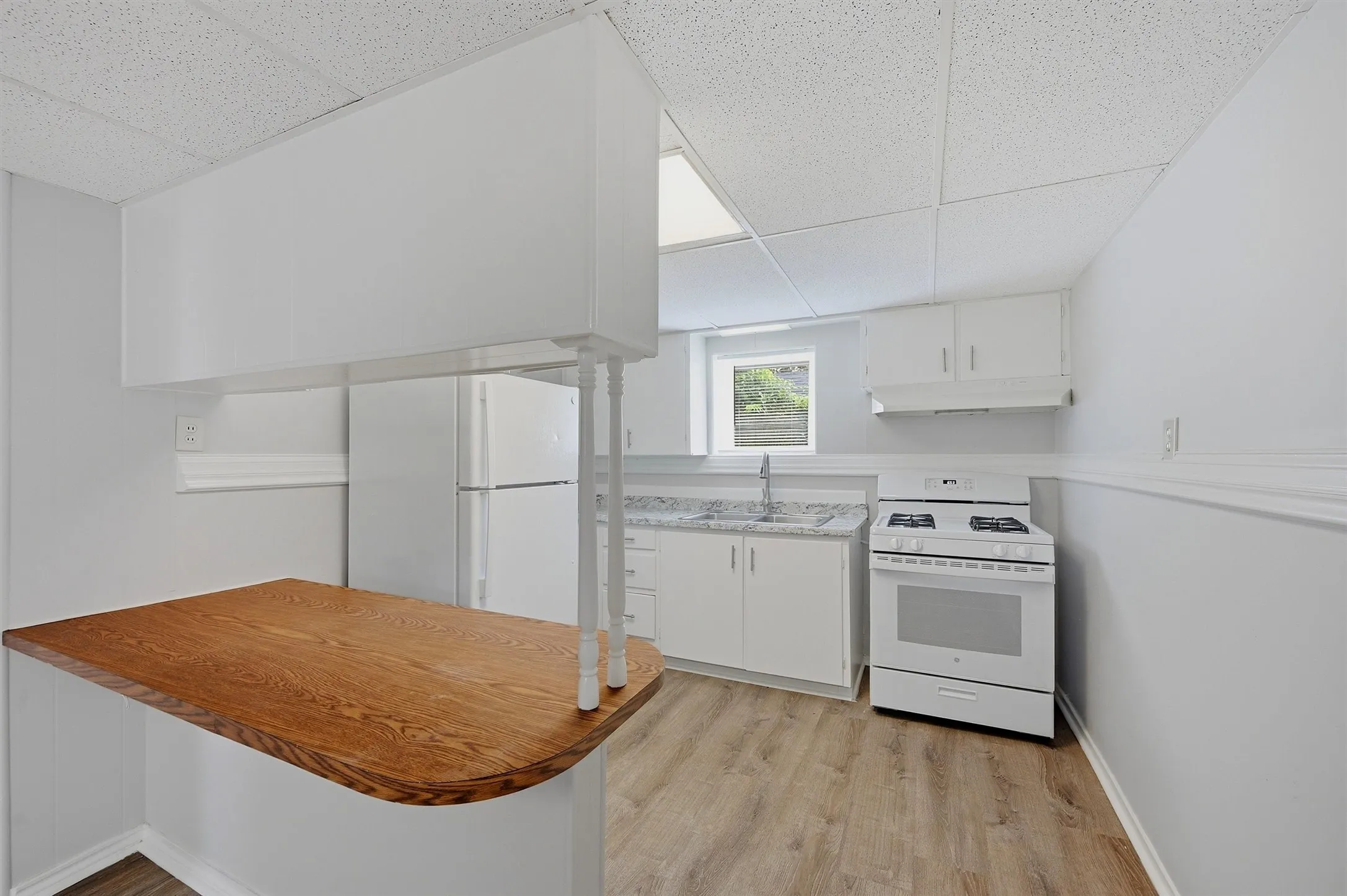 Duplex For Rent in Grayson County , 310 S Barrett Avenue 101, Denison, Texas 75020, 1 Bedroom, 1 Bathroom, Garage spaces, 627 Sqft, built in 1943, mls#21281380, Real Estate Agent in Denison, Homes For Rent in Grayson county, Homes For Rent in Denison, Realtor in Denison Texas, Real Estate Brokerage Independent Realty Texas, Luminita Cordes Realtor