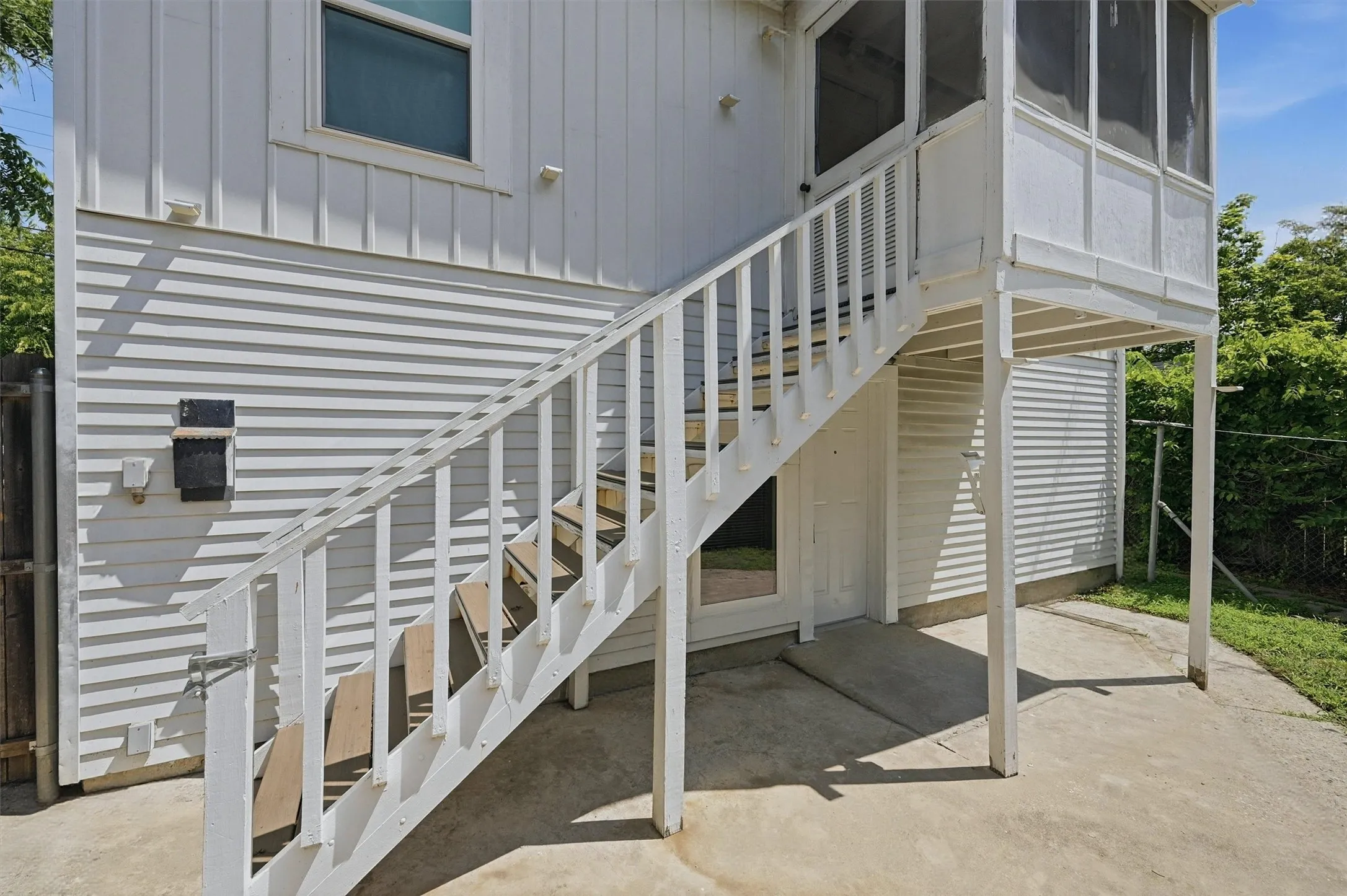 Duplex For Rent in Grayson County , 310 S Barrett Avenue 101, Denison, Texas 75020, 1 Bedroom, 1 Bathroom, Garage spaces, 627 Sqft, built in 1943, mls#21281380, Real Estate Agent in Denison, Homes For Rent in Grayson county, Homes For Rent in Denison, Realtor in Denison Texas, Real Estate Brokerage Independent Realty Texas, Luminita Cordes Realtor