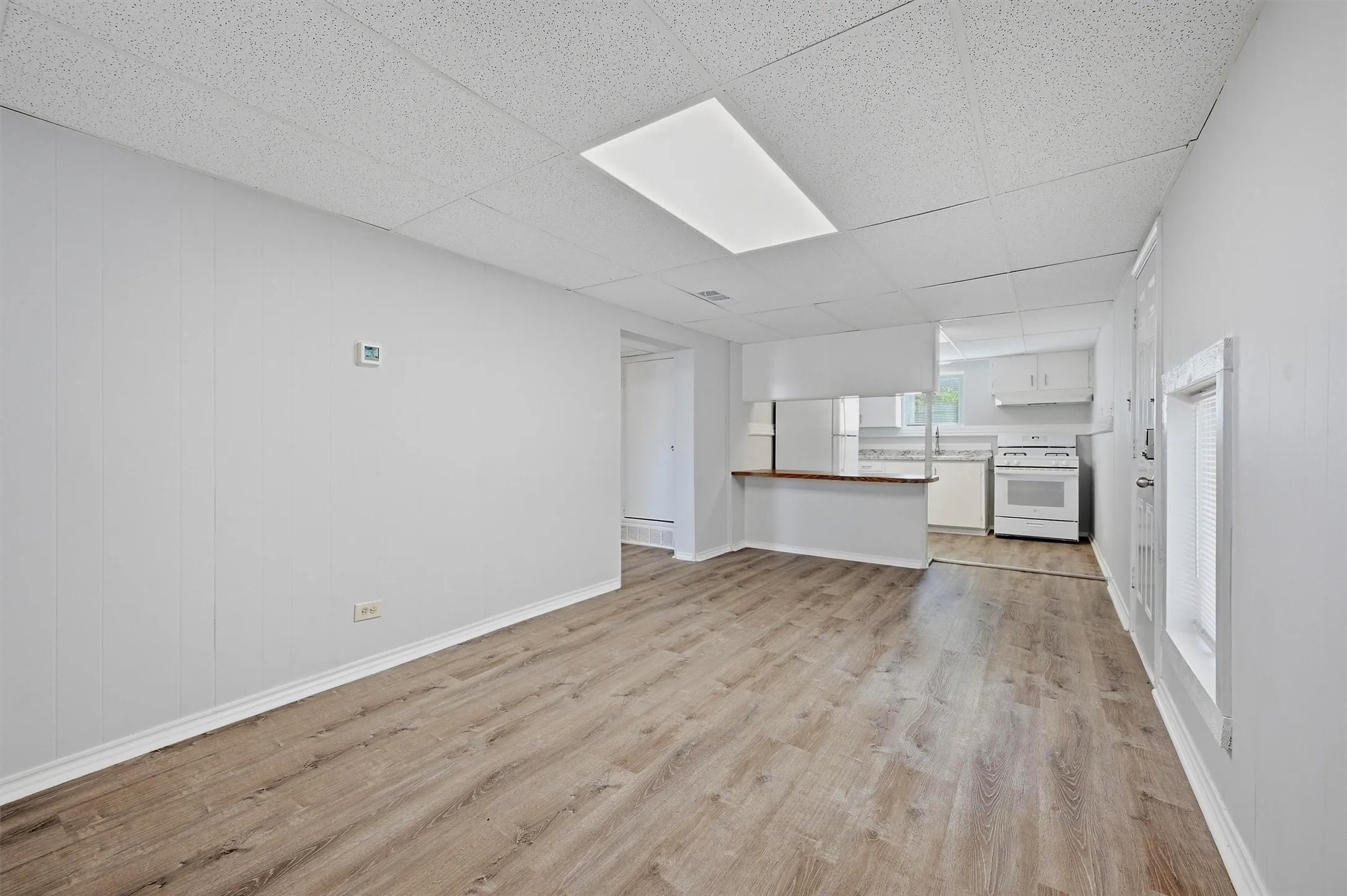 Duplex For Rent in Grayson County , 310 S Barrett Avenue 101, Denison, Texas 75020, 1 Bedroom, 1 Bathroom, Garage spaces, 627 Sqft, built in 1943, mls#21281380, Real Estate Agent in Denison, Homes For Rent in Grayson county, Homes For Rent in Denison, Realtor in Denison Texas, Real Estate Brokerage Independent Realty Texas, Luminita Cordes Realtor